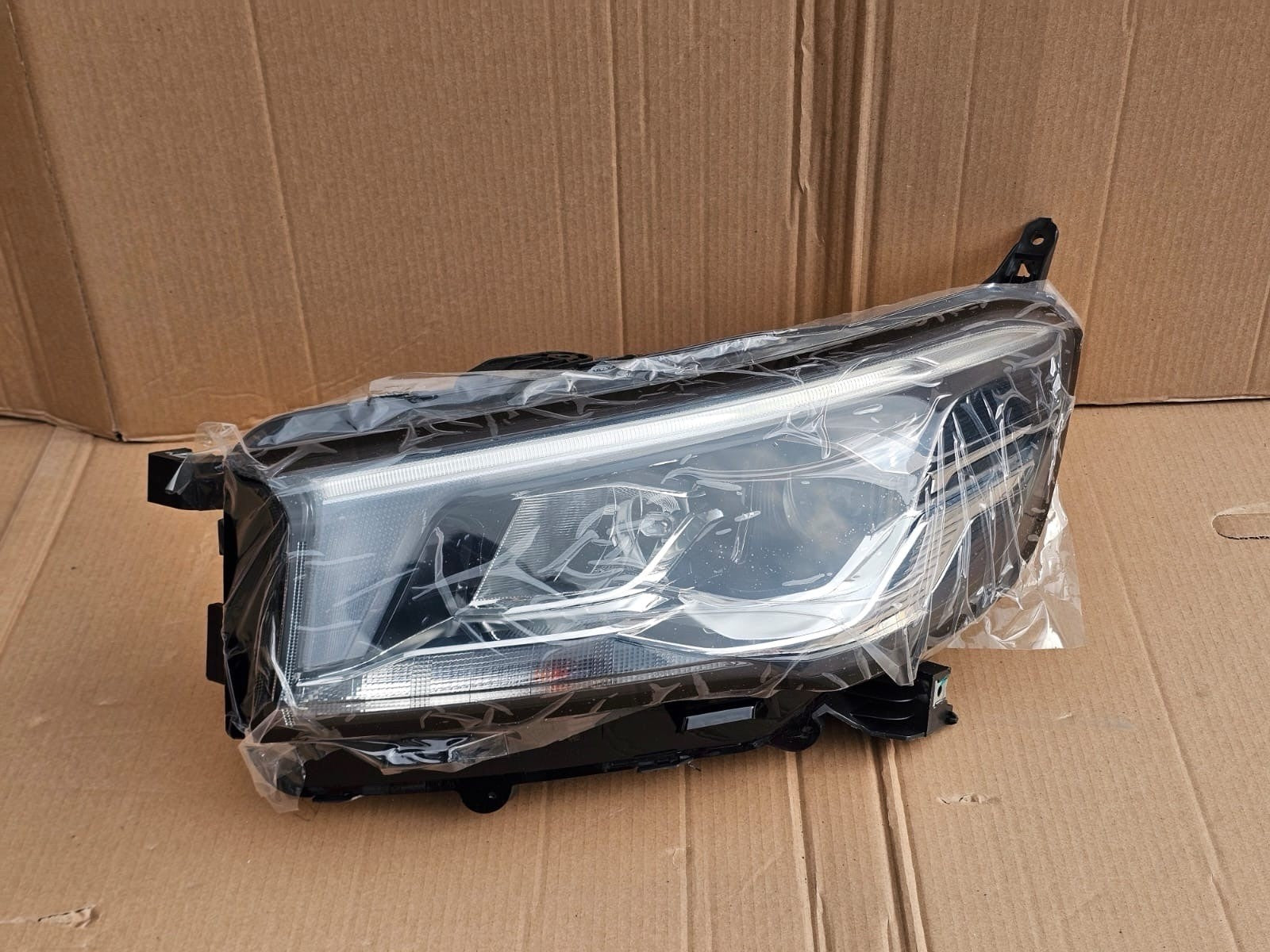 New Genuine Head Light/ Lamp MAXUS Deliver9  Noon LED 2020 To 2025 Left