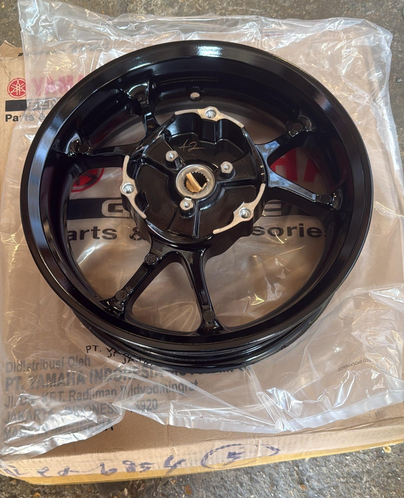 Genuine Yamaha Nmax 2021-2025 CAST WMEEL, REAR PELEK BELAKANG 86H-F5338-01-33