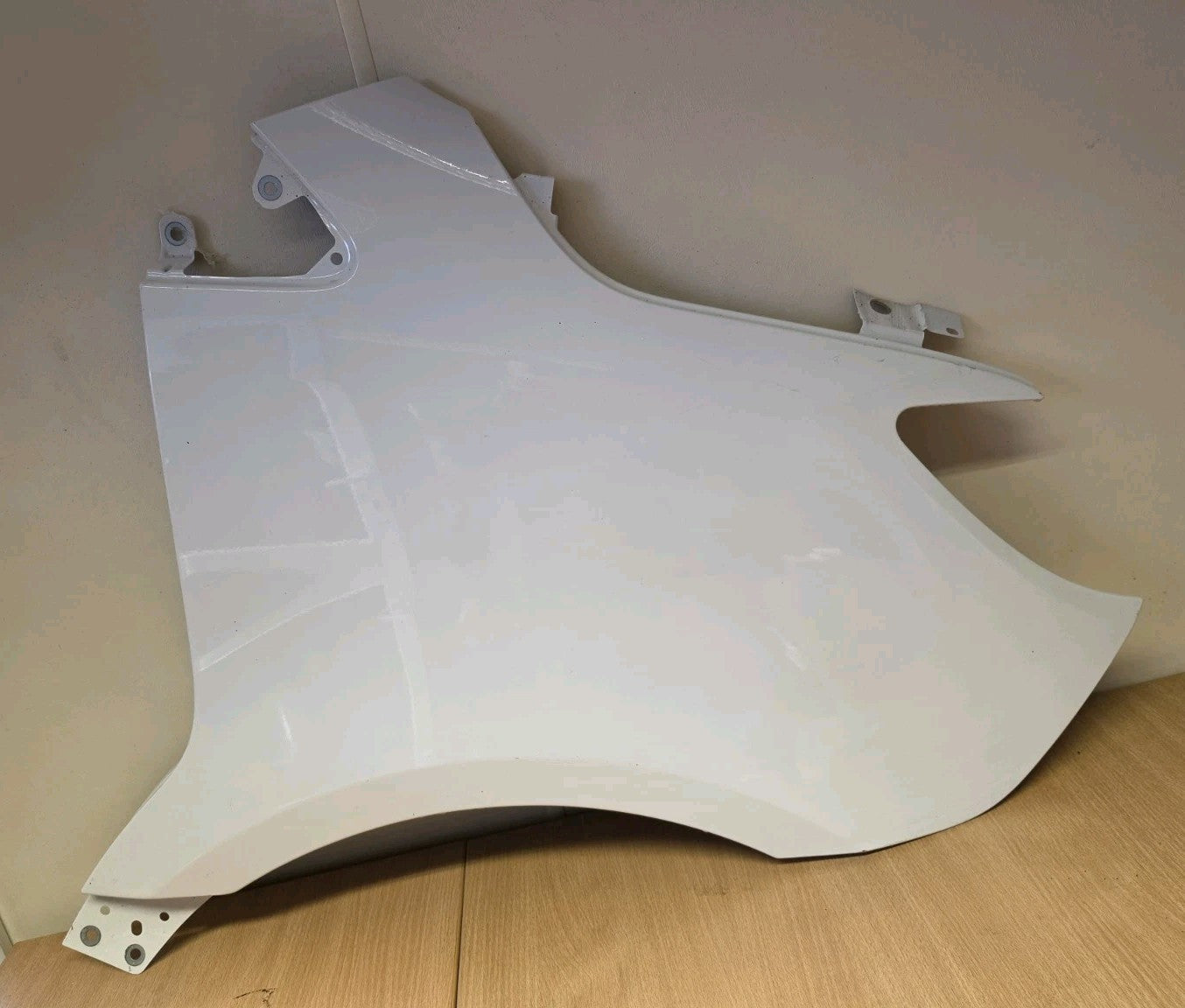 MERCEDES BENZ SPRINTER 2018-24 W907 DRIVER SIDE FRONT RIGHT WING PANEL WHITE