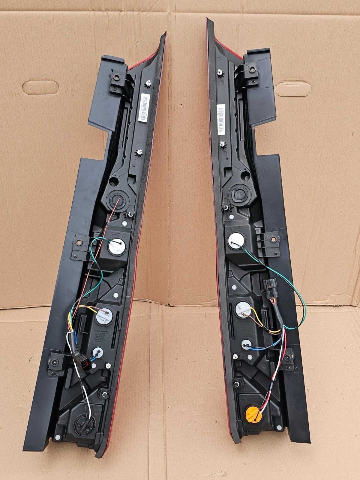 Pair MAXUS DELIVER 9 REAR LIGHT WITH BULBS LEFT & RIGHT 2020-2025 Noon LED