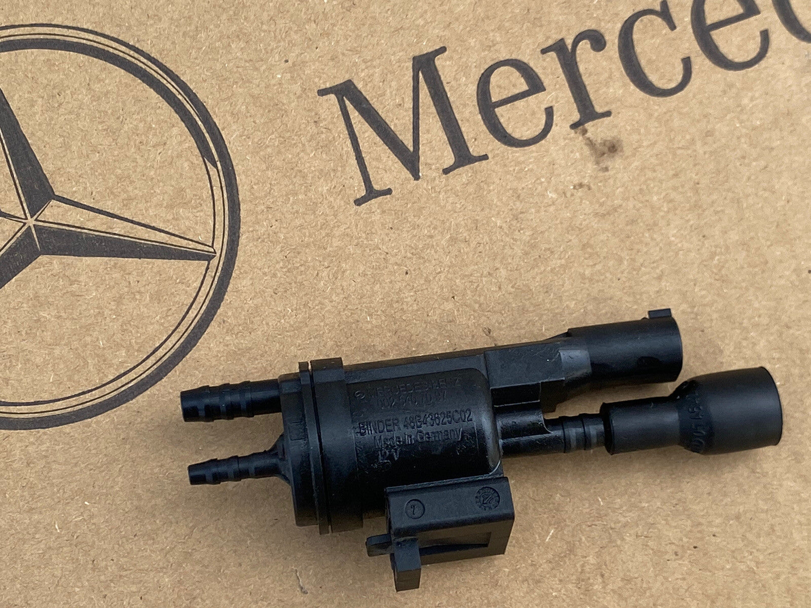 Genuine Mercedes-Benz Electric Air Pump Change-Over Valve A0025407097