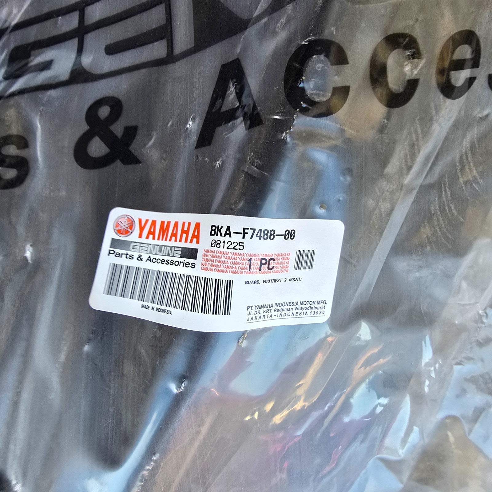 BKAF748800 Right Board Footrest Fairing For Yamaha X-Max Xmax 300 2023 - 2025