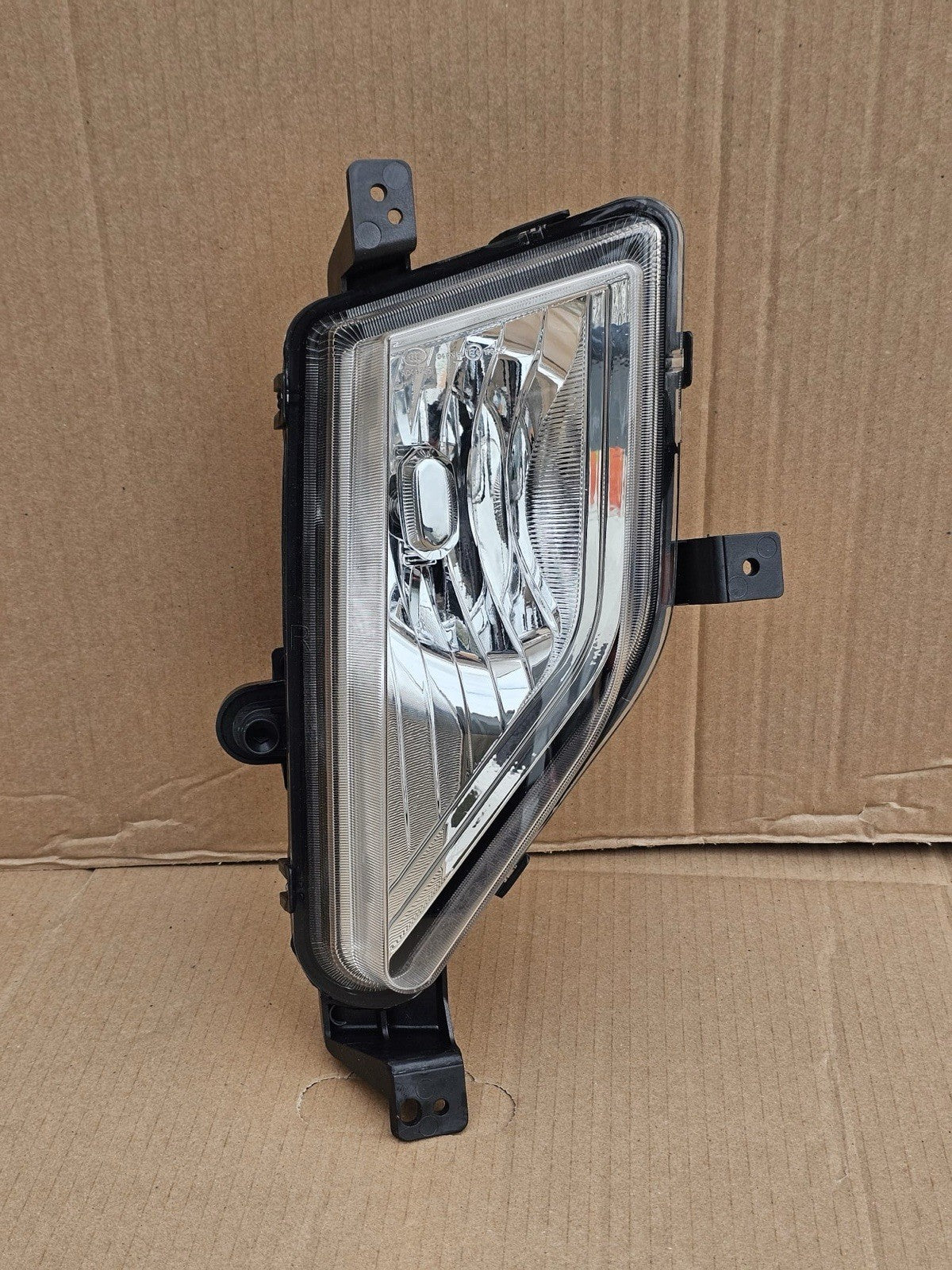 MAXUS DELIVER 9 & V90 FRONT Right SIDE FOG LIGHT LAMPS 2019-2025