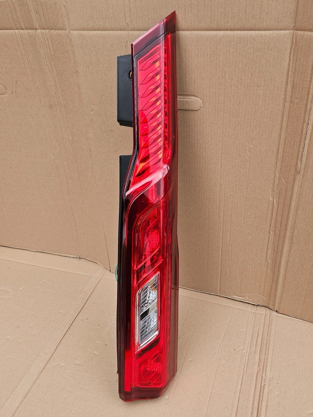 MAXUS DELIVER 9 2019 ON REAR LIGHT WITH BULBS DRIVER SIDE RIGHT C00229320