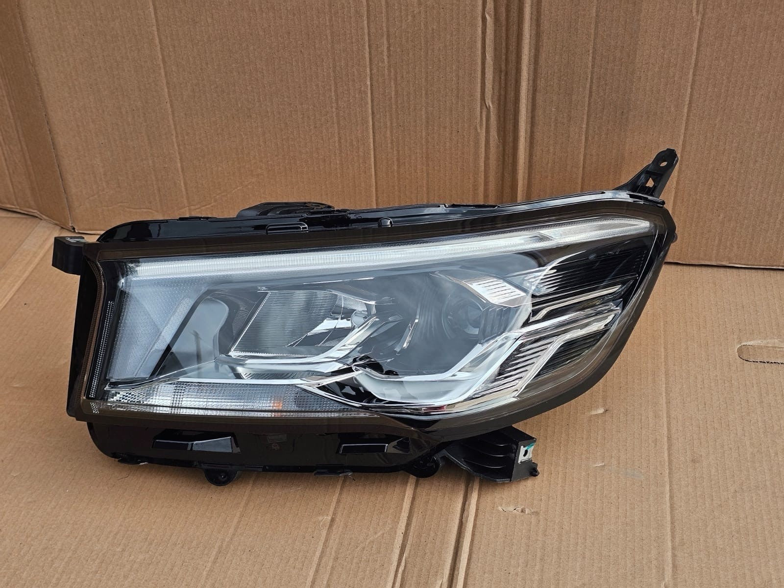 New Genuine Head Light/ Lamp MAXUS Deliver9  Noon LED 2020 To 2025 Left