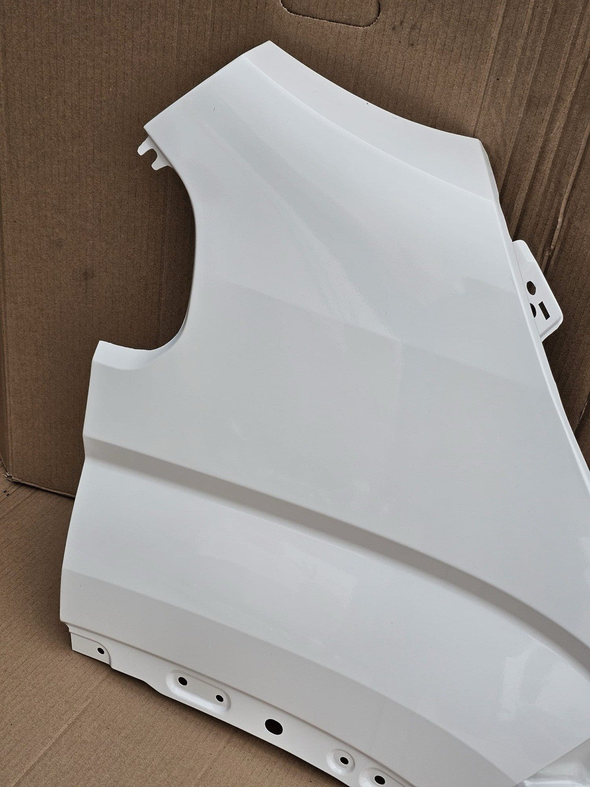 MAXUS DELIVER 9 Front Wings L&R  & Trim ( New & Painted Ready ) 2020
