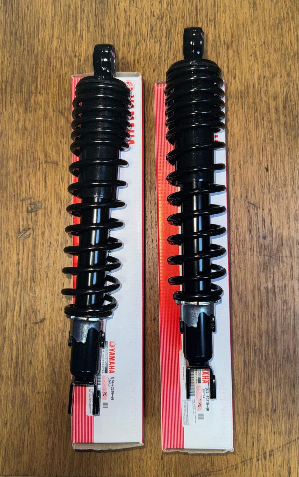 YAMAHA X-MAX CZD300 REAR SHOCK ABSORBER ASSY B74-F2210-00 R/L GENUINE NEW