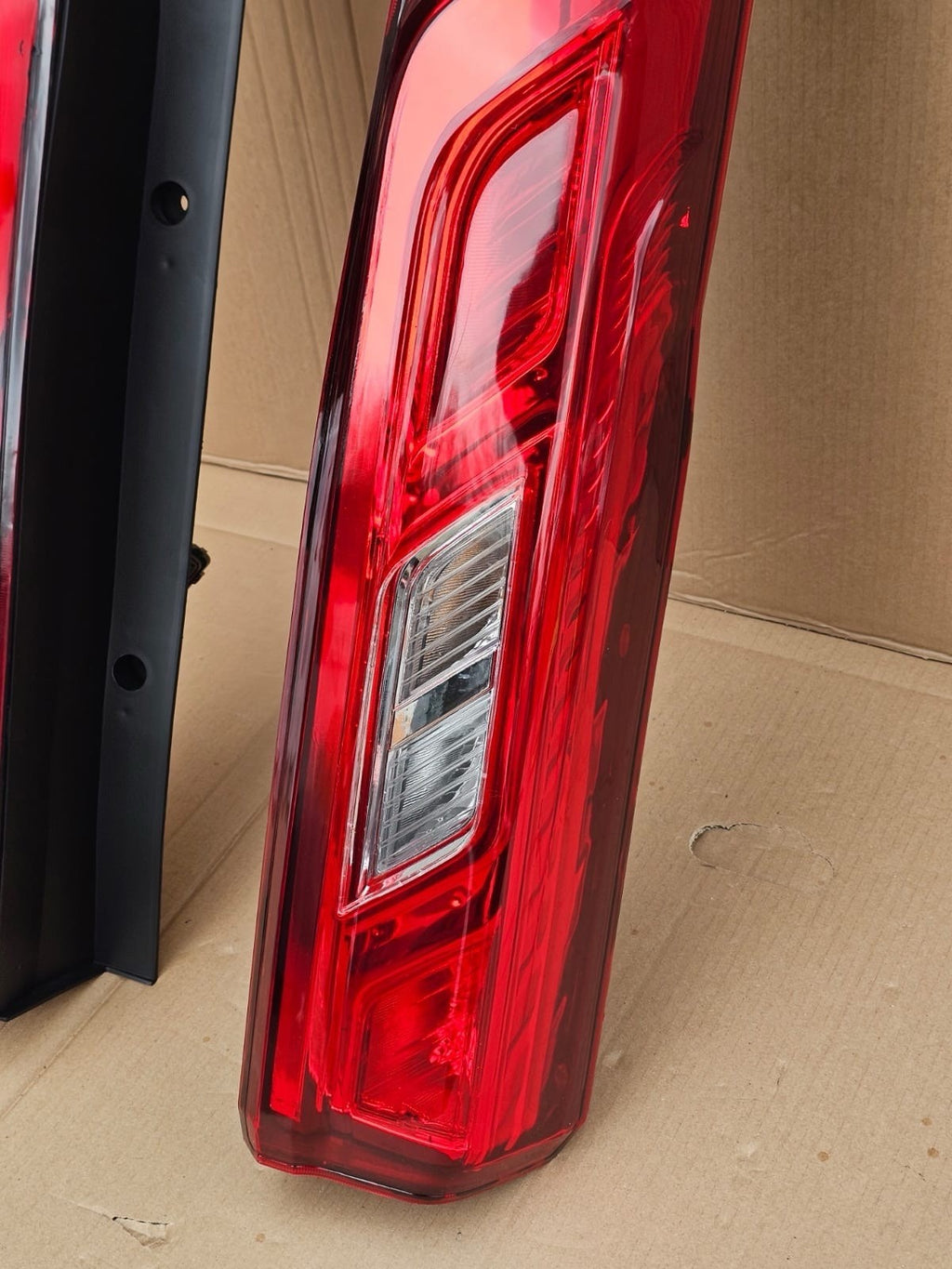 Pair MAXUS DELIVER 9 REAR LIGHT WITH BULBS LEFT & RIGHT 2020-2025 Noon LED