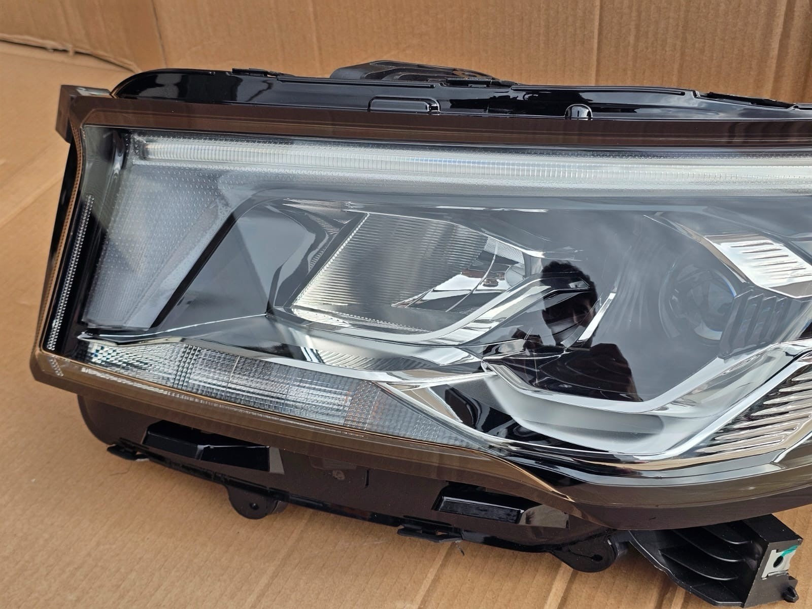 New Genuine Head Light/ Lamp MAXUS Deliver9  Noon LED 2020 To 2025 Left