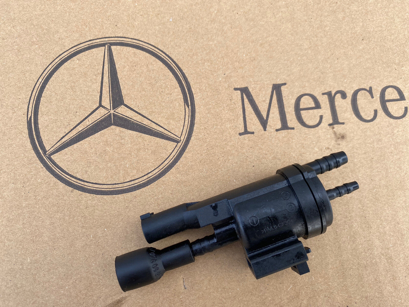 Genuine Mercedes-Benz Electric Air Pump Change-Over Valve A0025407097