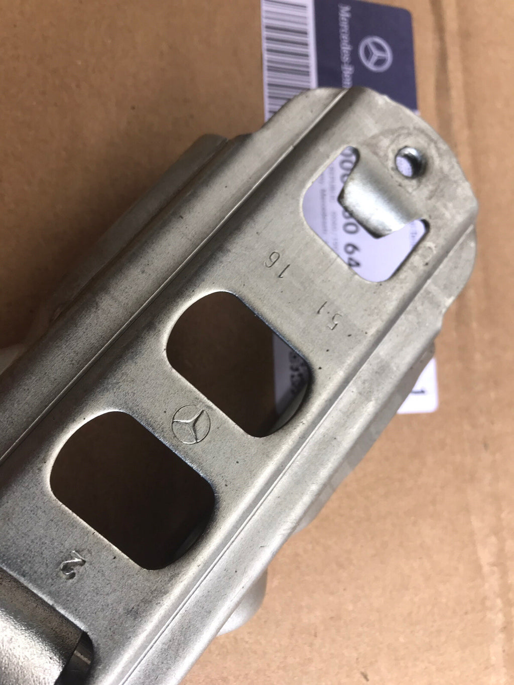 Genuine Mercedes Sprinter Front Door Hinge Left Or Right .   Fit  2006.2018