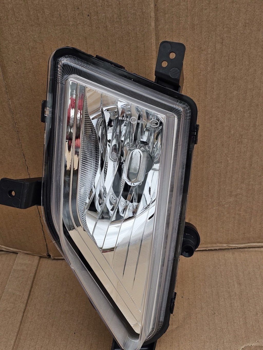 MAXUS DELIVER 9 & V90 FRONT LEFT  SIDE FOG LIGHT LAMPS 2019-2025
