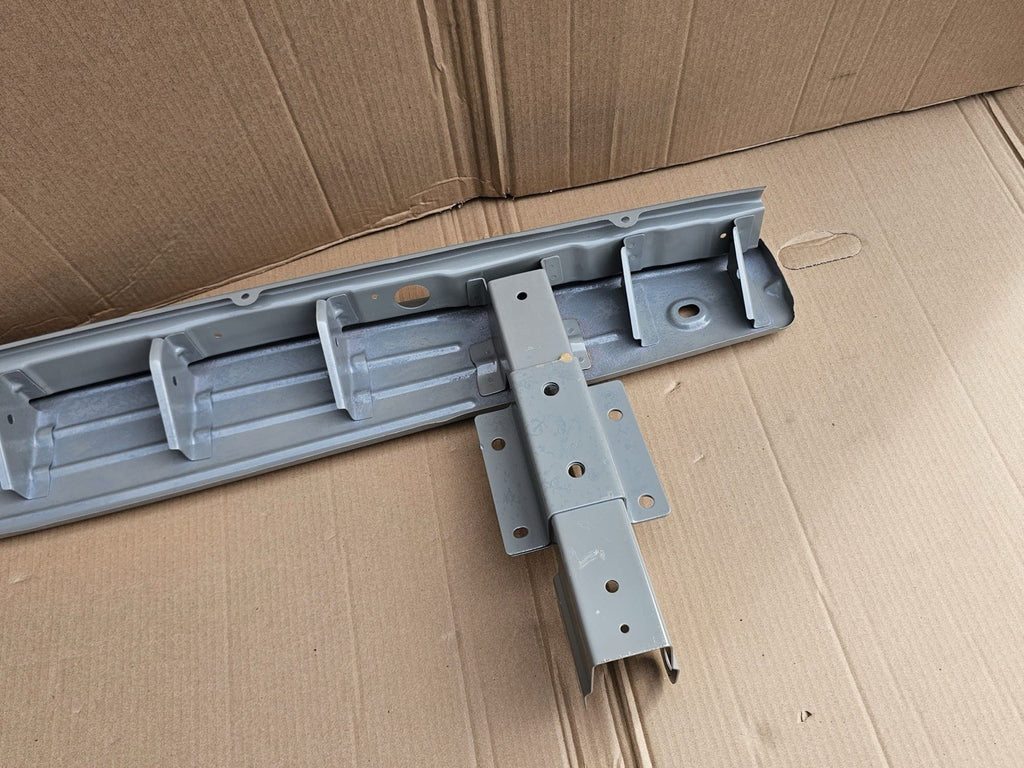 Maxus Deliver 9 Rear Step Bar 2020-2025 High Quality