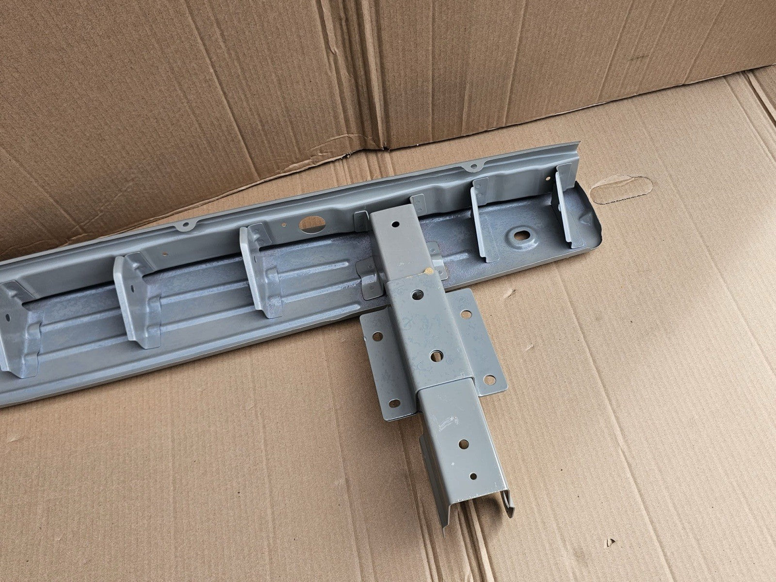 Maxus Deliver 9 Rear Step Bar 2020-2025 High Quality