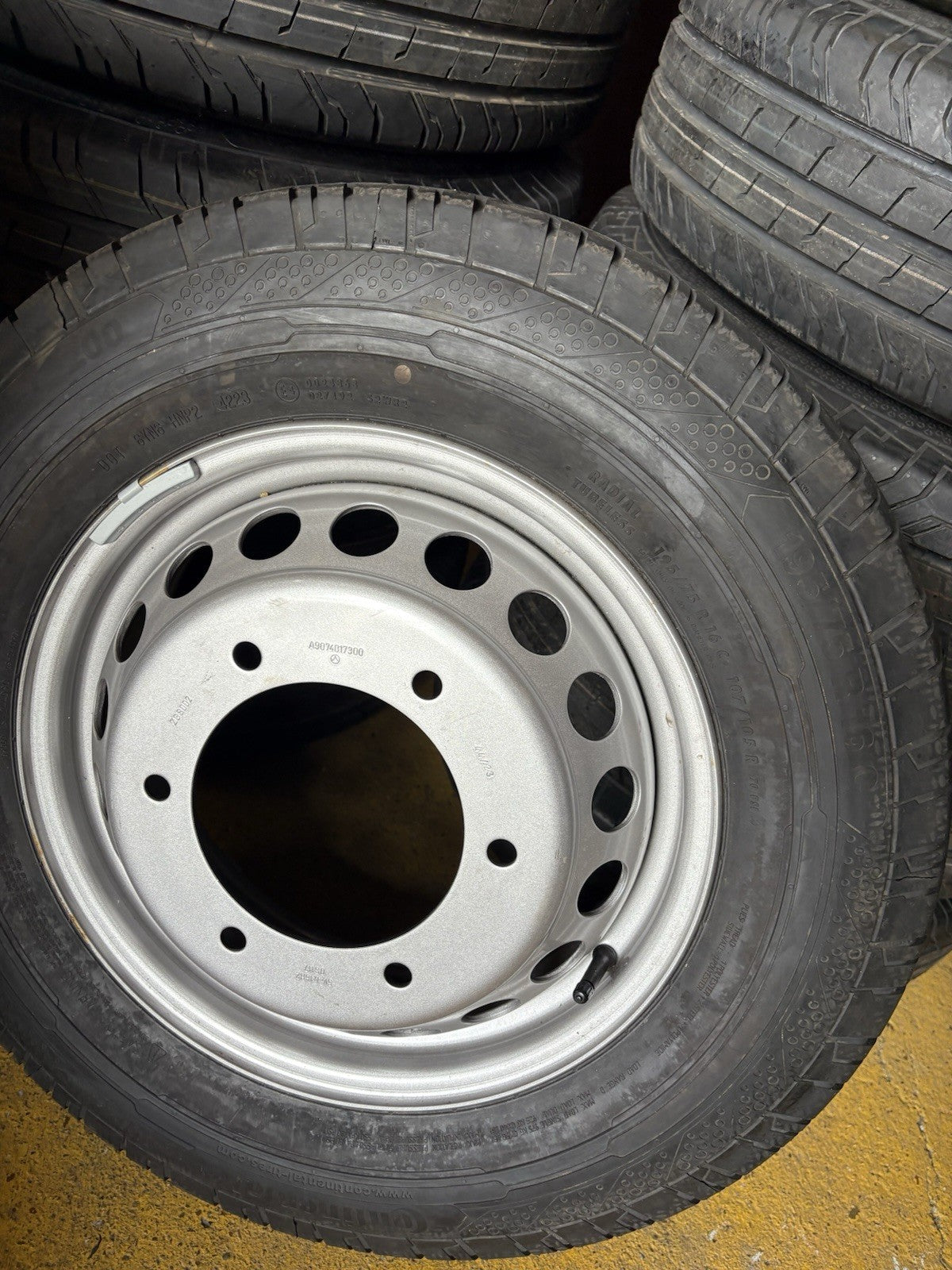 Mercedes Sprinter Wheel & Tyre Continental 195/75/R16 C Twin Wheel W907 910 New