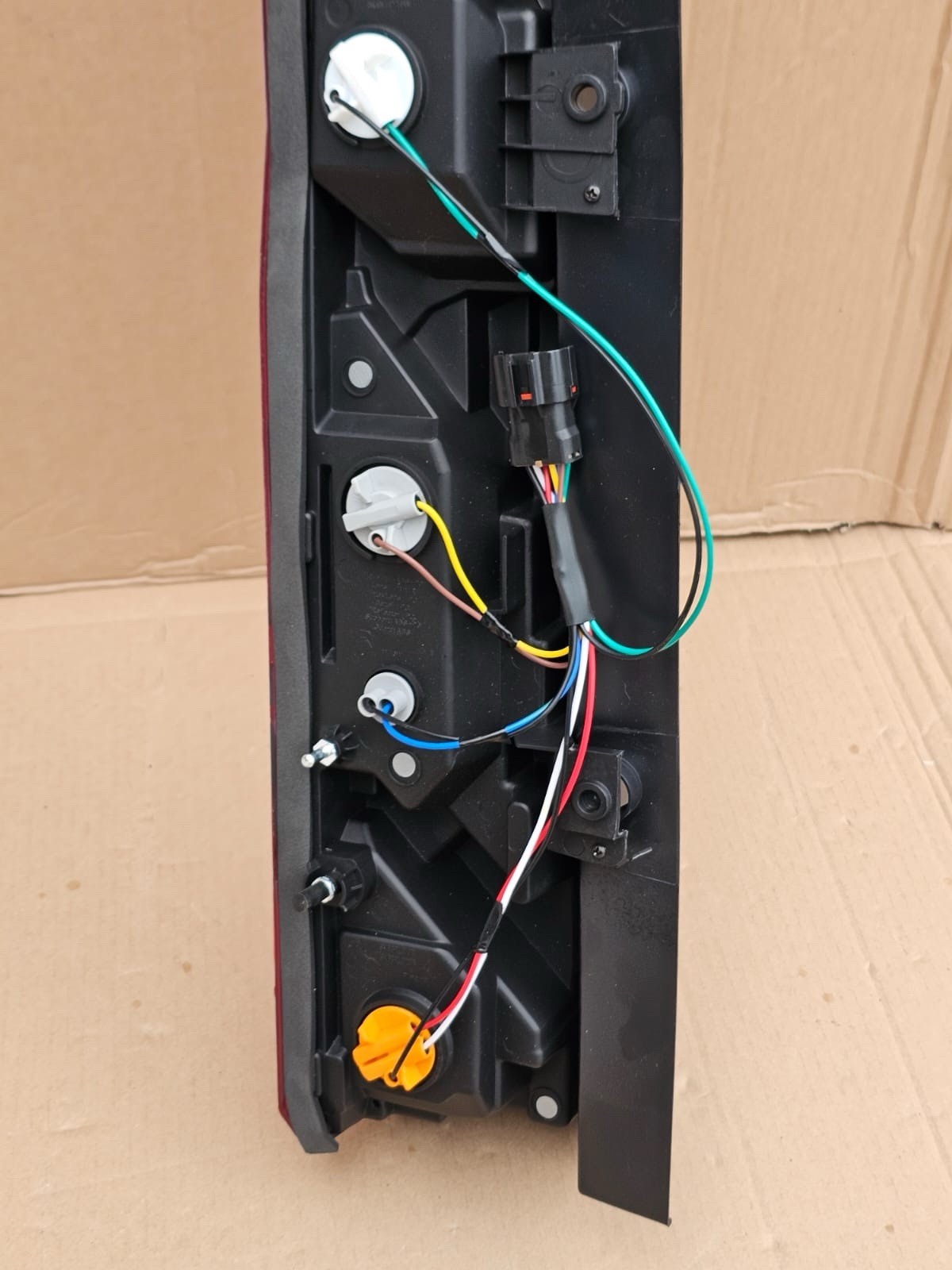 MAXUS DELIVER 9 2019 ON REAR LIGHT WITH BULBS DRIVER SIDE RIGHT C00229320