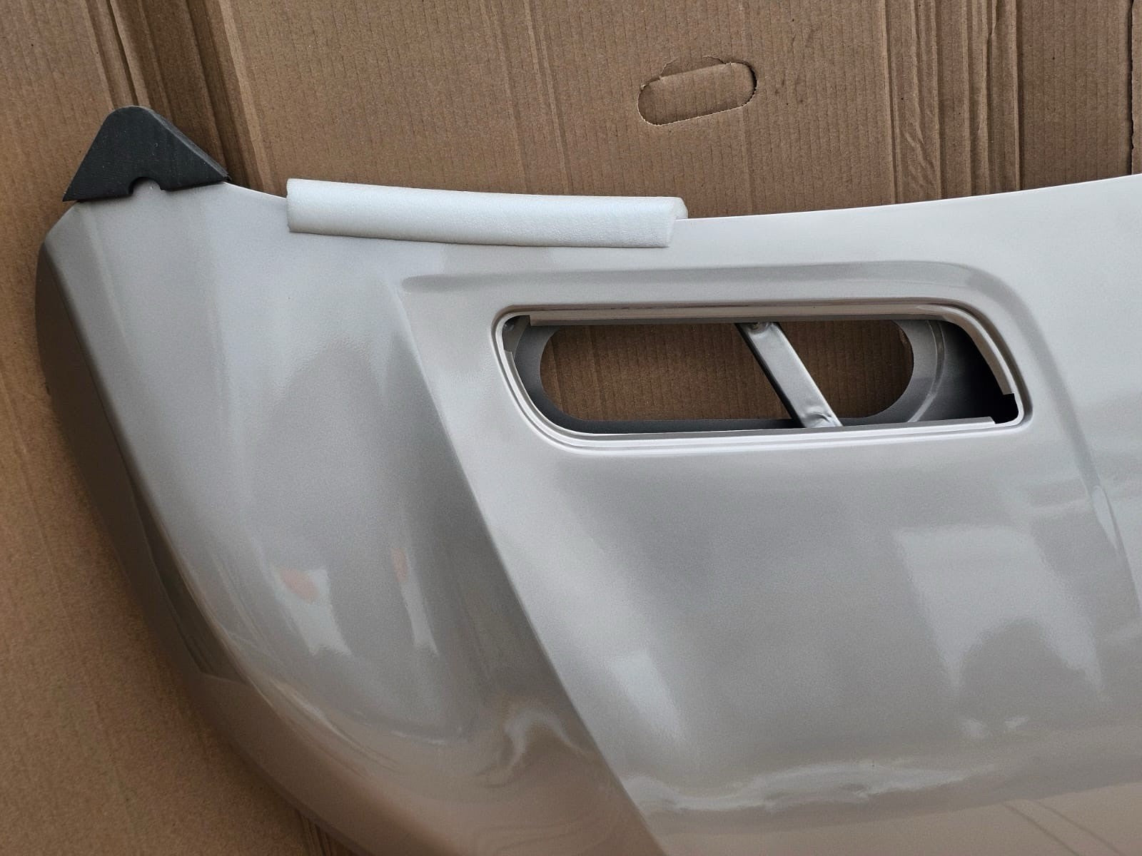 Maxus Deliver 9 Bonnet Hood White 2020-2025 prime