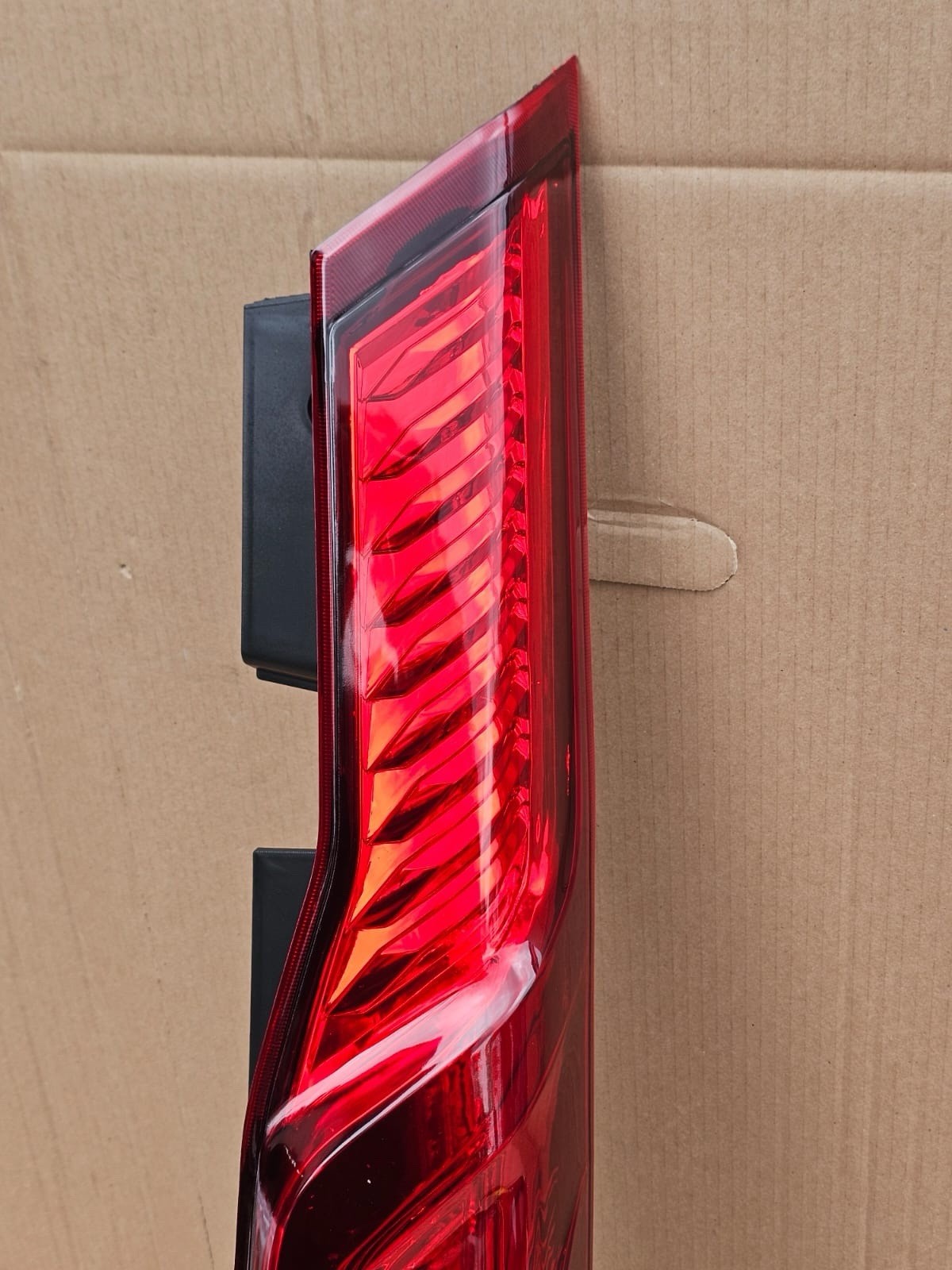 MAXUS DELIVER 9 2019 ON REAR LIGHT WITH BULBS DRIVER SIDE RIGHT C00229320