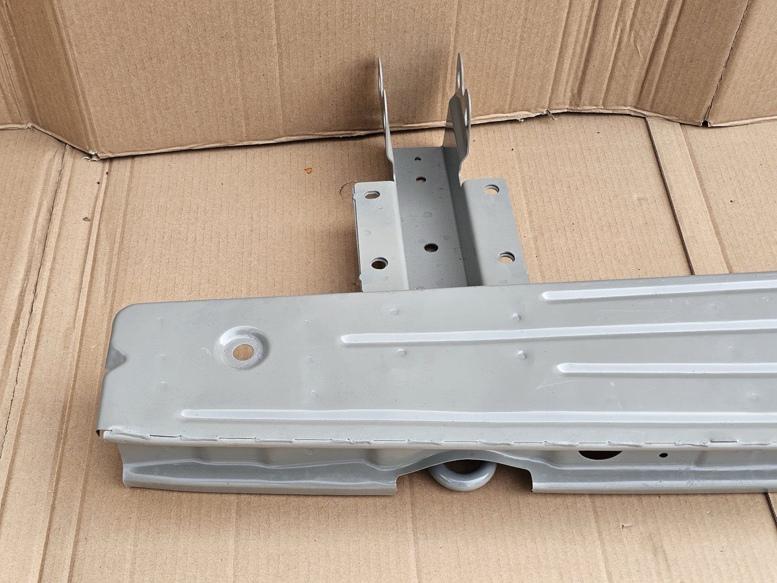 Maxus Deliver 9 Rear Step Bar 2020-2025 High Quality