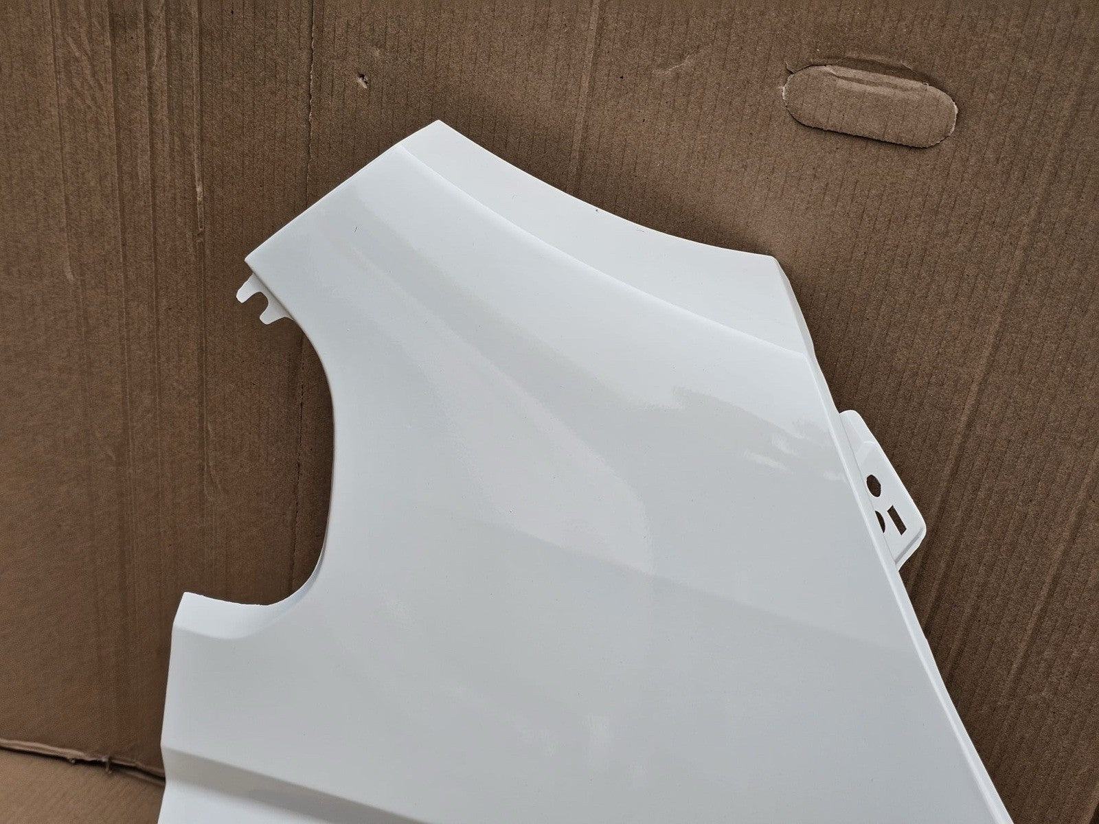 MAXUS DELIVER 9 Front Right Wing & Arch Trim  New & Painted Ready  2020 To 2025