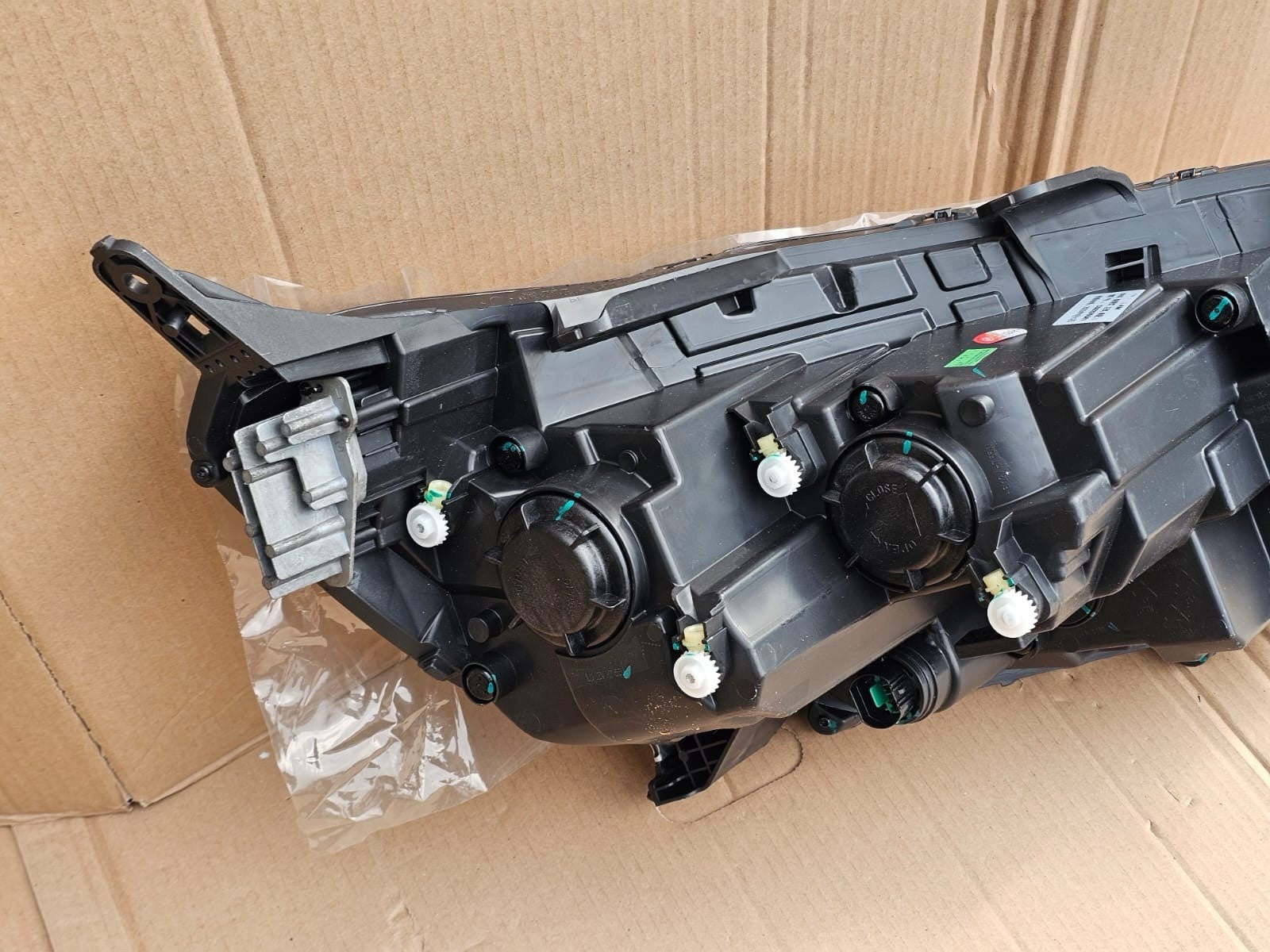 New Genuine Head Light/ Lamp MAXUS Deliver9  Noon LED 2020 To 2025 Left