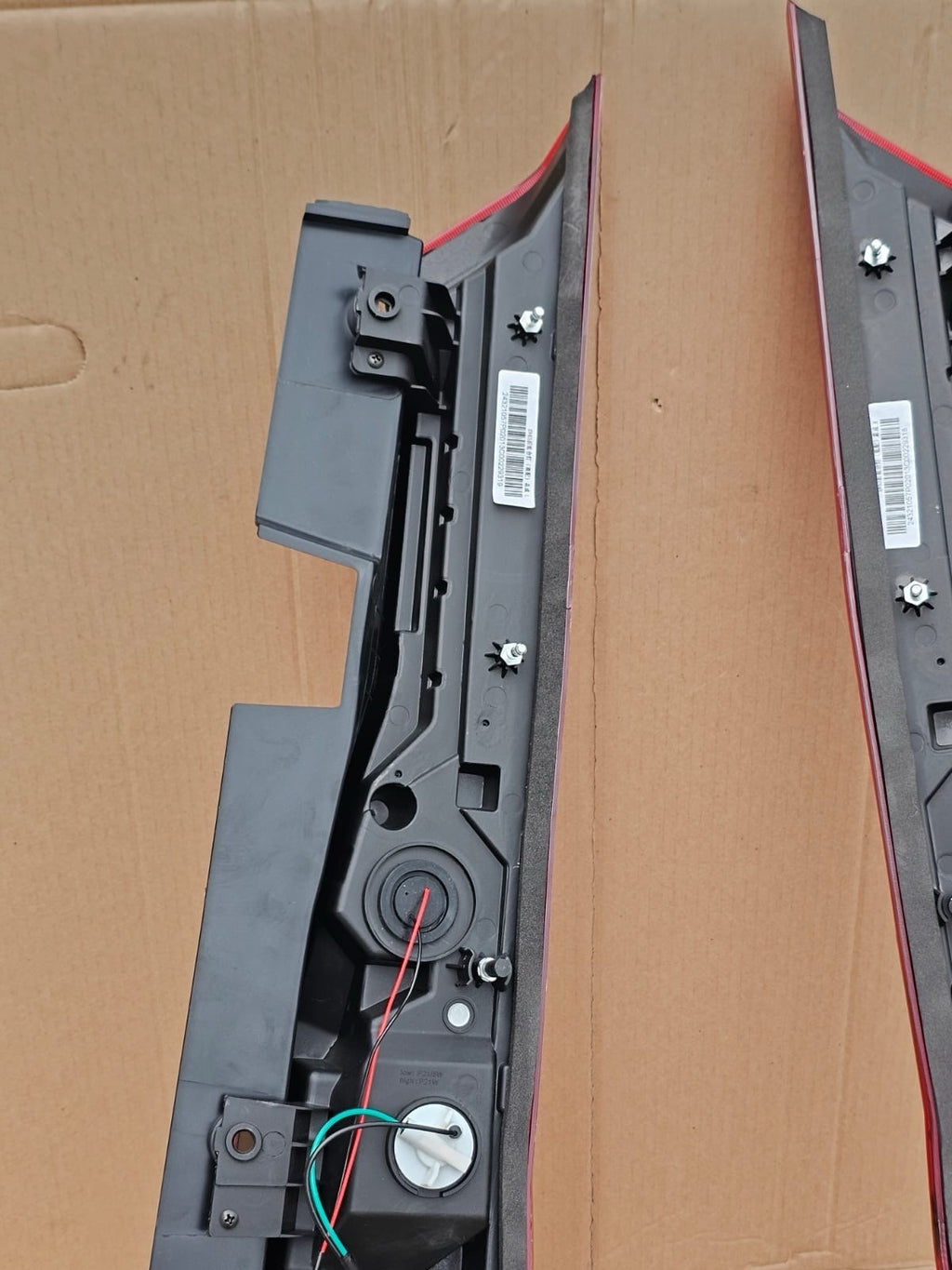 Pair MAXUS DELIVER 9 REAR LIGHT WITH BULBS LEFT & RIGHT 2020-2025 Noon LED