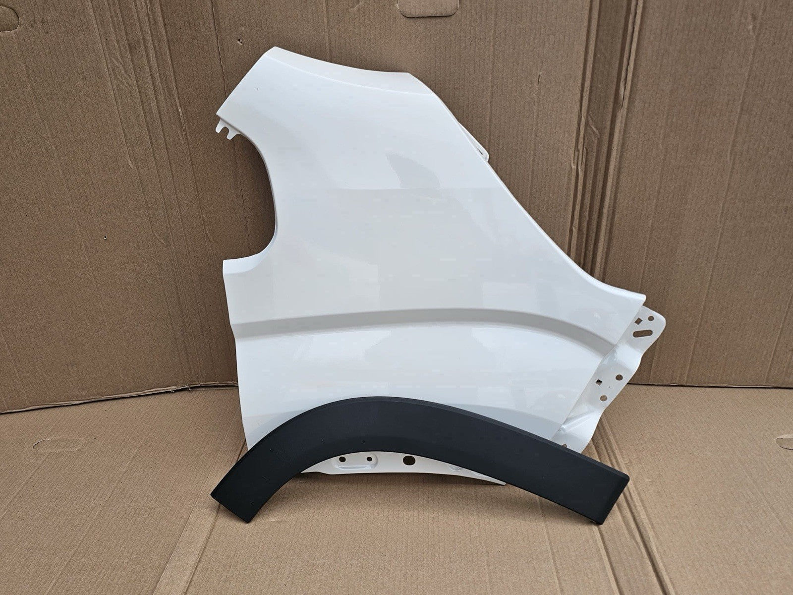 MAXUS DELIVER 9 Front Right Wing & Arch Trim  New & Painted Ready  2020 To 2025
