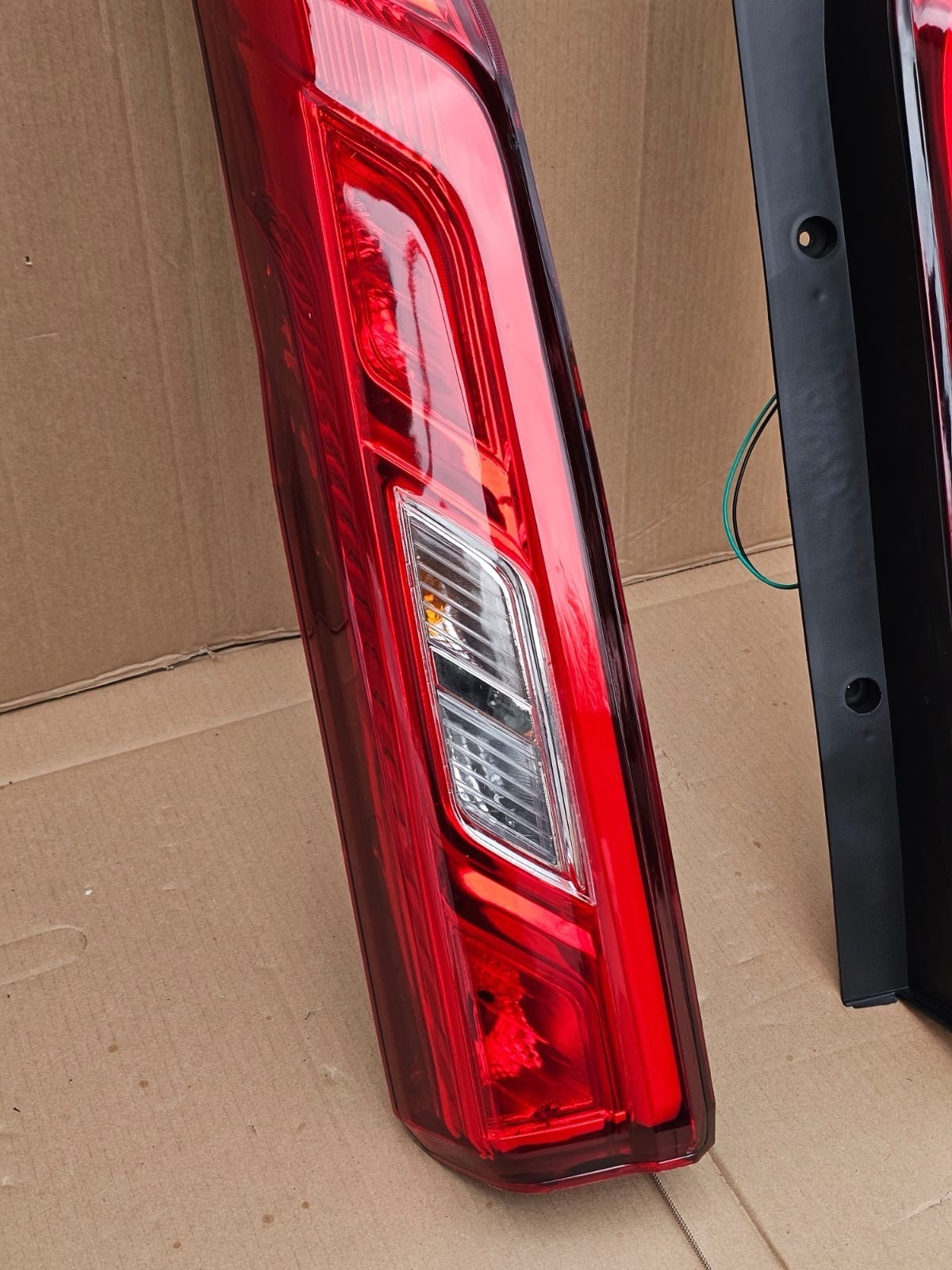 Pair MAXUS DELIVER 9 REAR LIGHT WITH BULBS LEFT & RIGHT 2020-2025 Noon LED