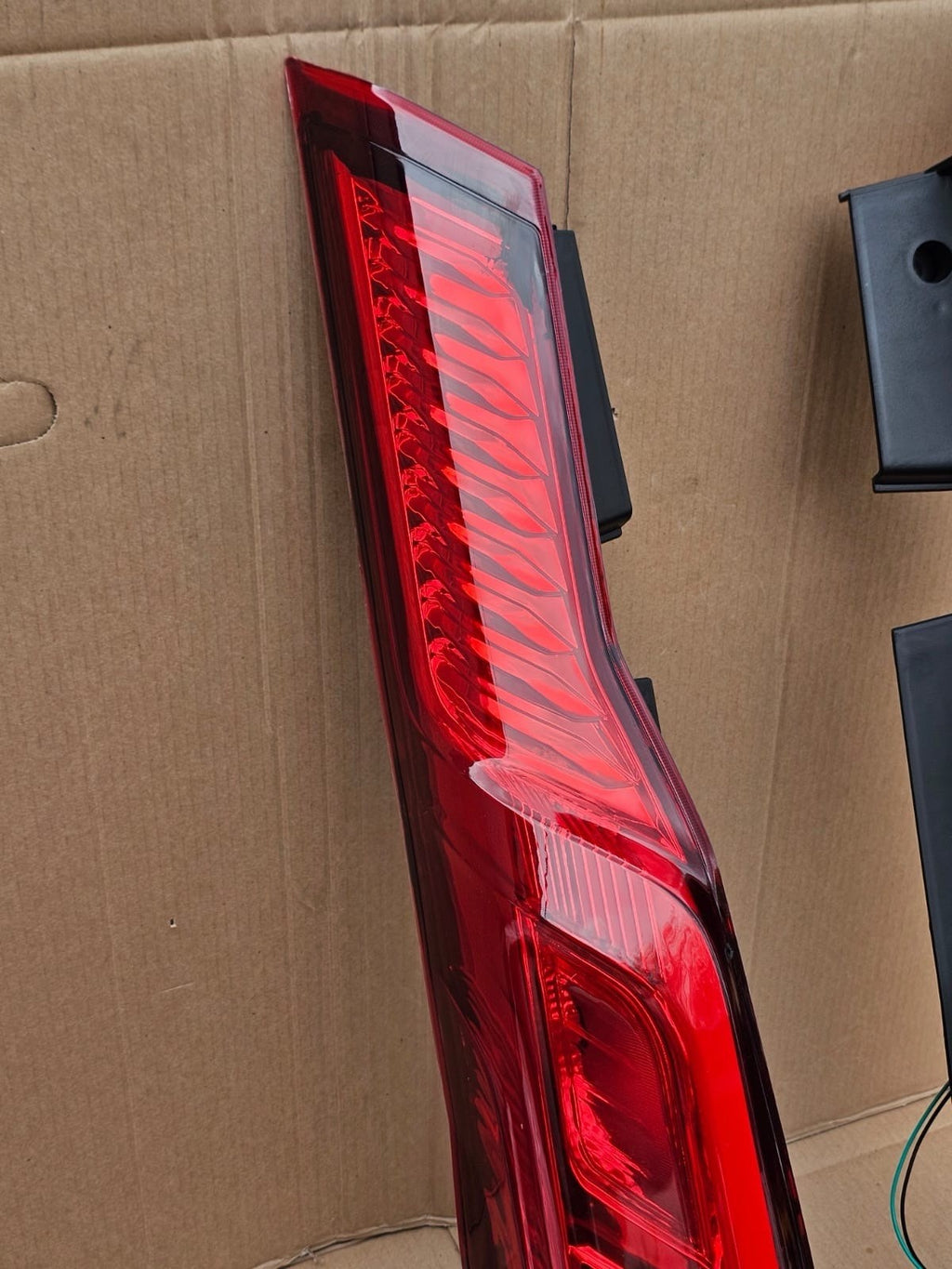 Pair MAXUS DELIVER 9 REAR LIGHT WITH BULBS LEFT & RIGHT 2020-2025 Noon LED