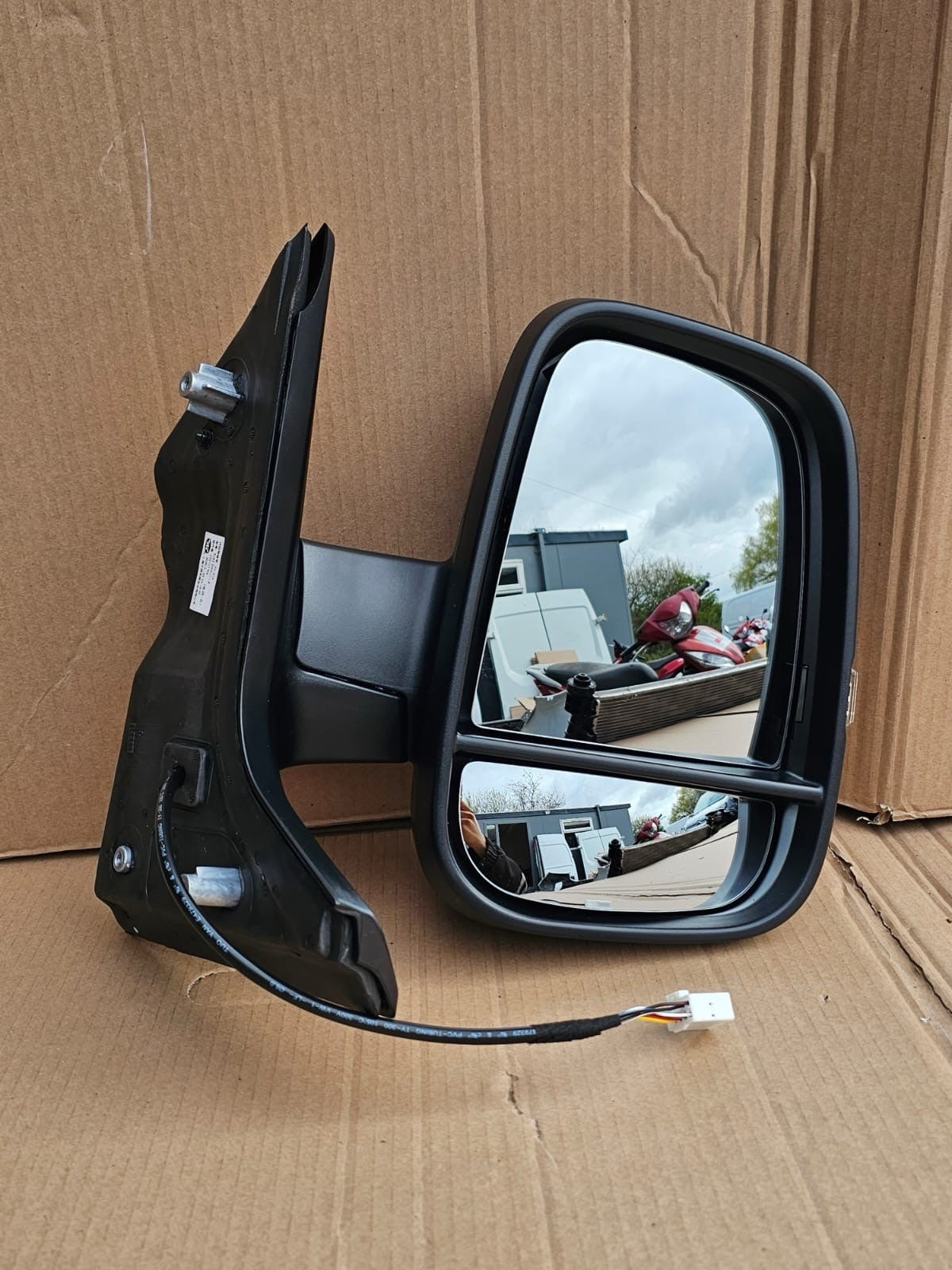Genuine Door Mirror Electric R/H  Maxus Deliver 9 Driver  Side