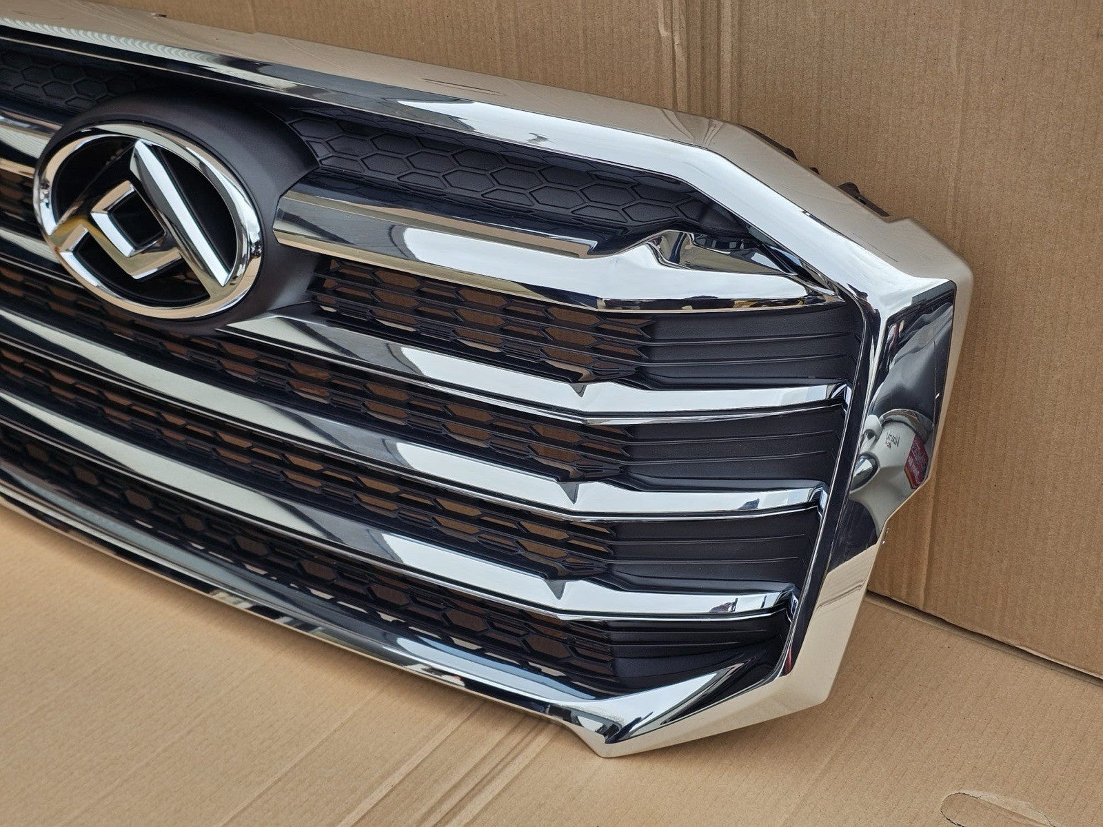 Maxus Delivery 9 Front Bumper Grill ( CROME ) 2019-2024