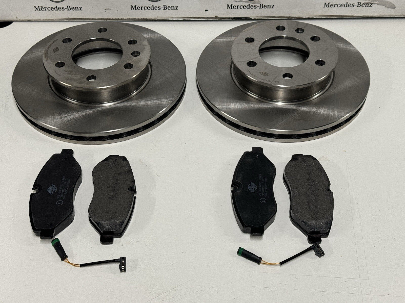 Mercedes Sprinter Front Disc + Pads + Sensors 2006-On 9064210400 9064210012
