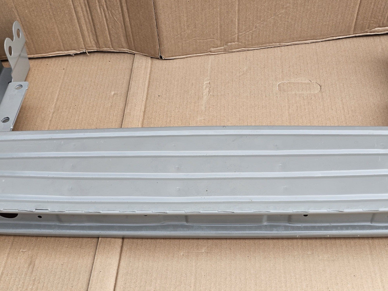 Maxus Deliver 9 Rear Step Bar 2020-2025 High Quality