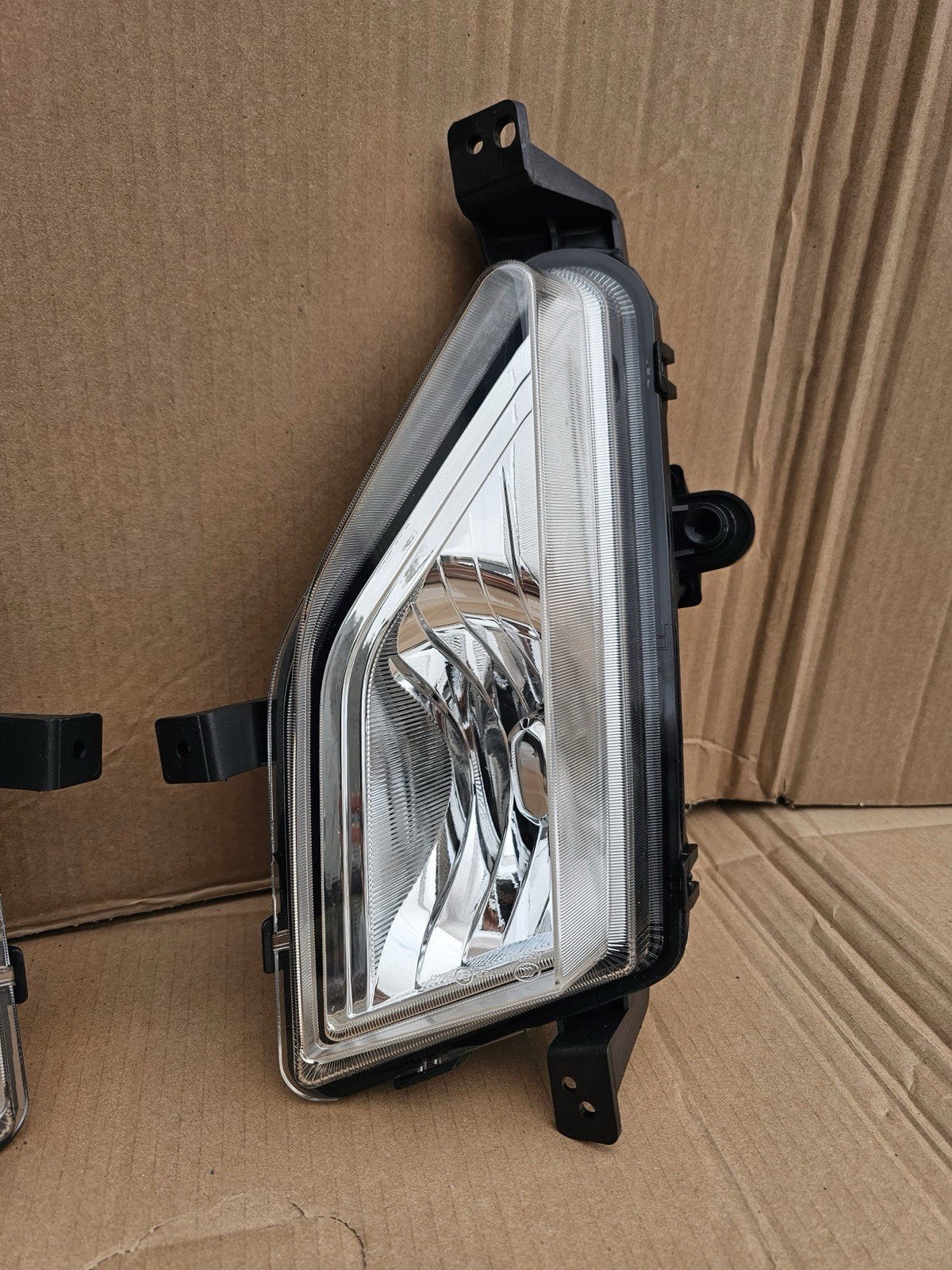 MAXUS DELIVER 9 & V90 FRONT LEFT & RIGHT SIDE FOG LIGHT LAMPS 2019-2025