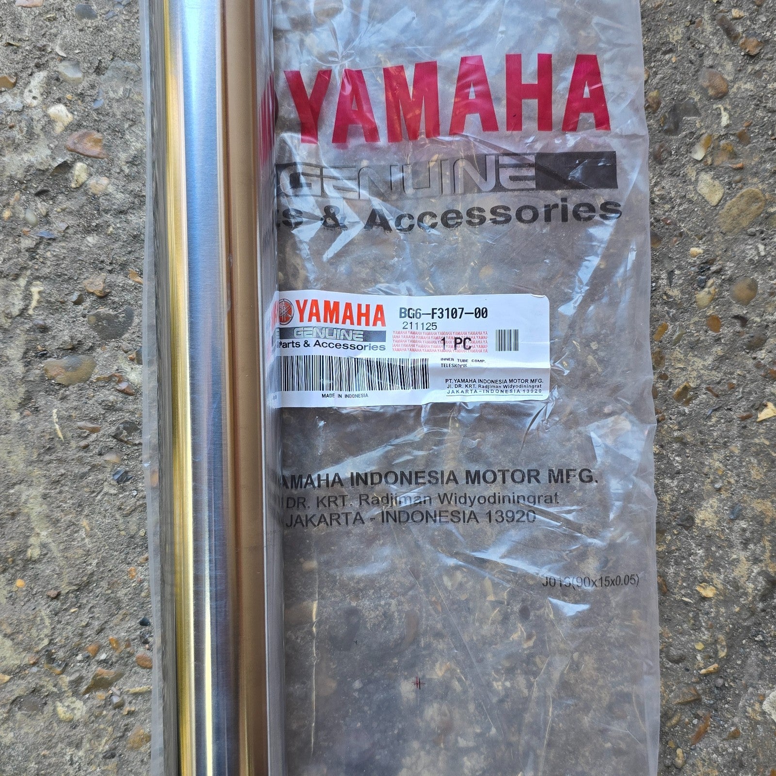 YAMAHA Outer Tube Comp. (r.h), 1SD-F3107-00 OEM YP400