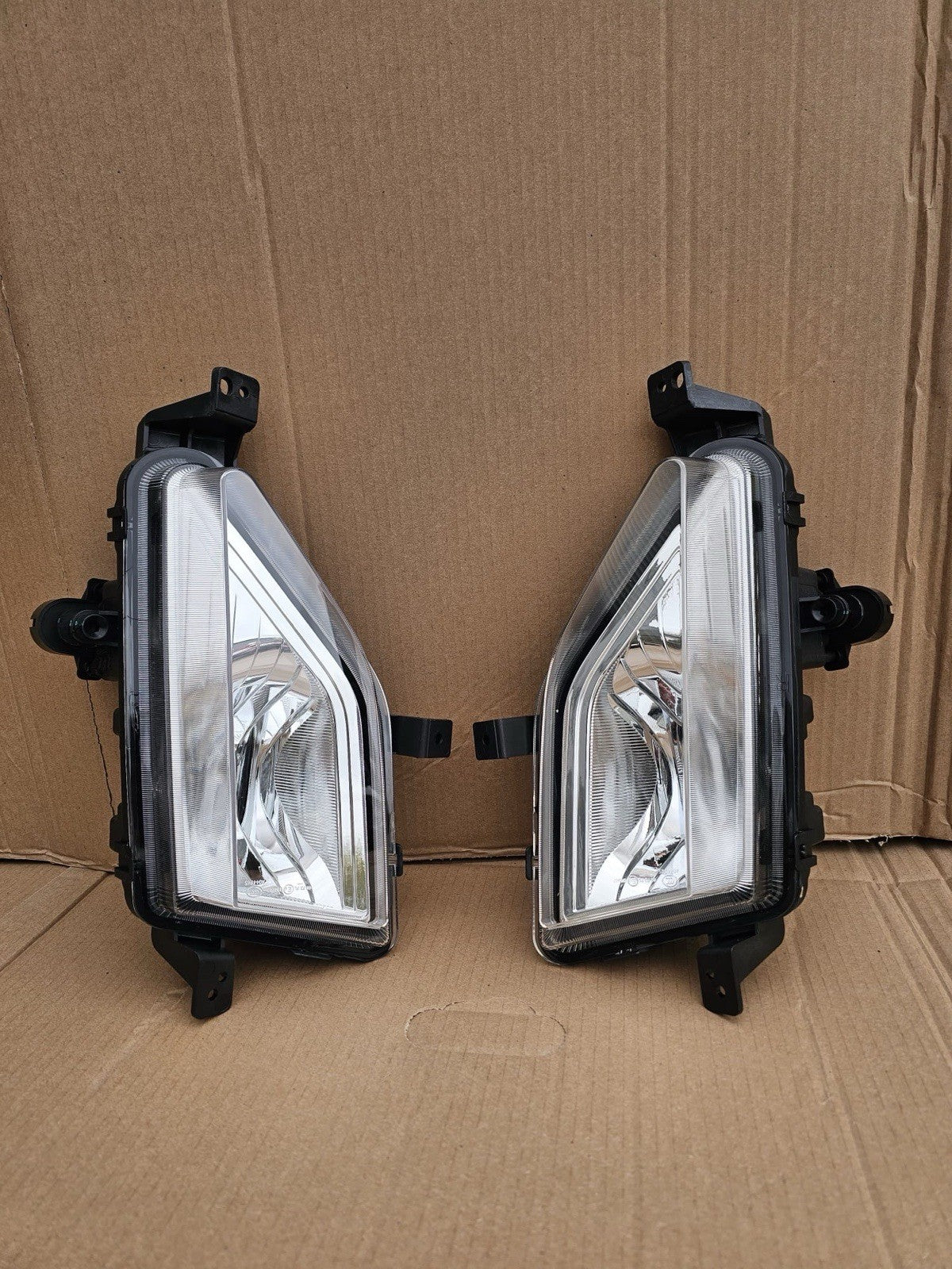 MAXUS DELIVER 9 & V90 FRONT LEFT & RIGHT SIDE FOG LIGHT LAMPS 2019-2025