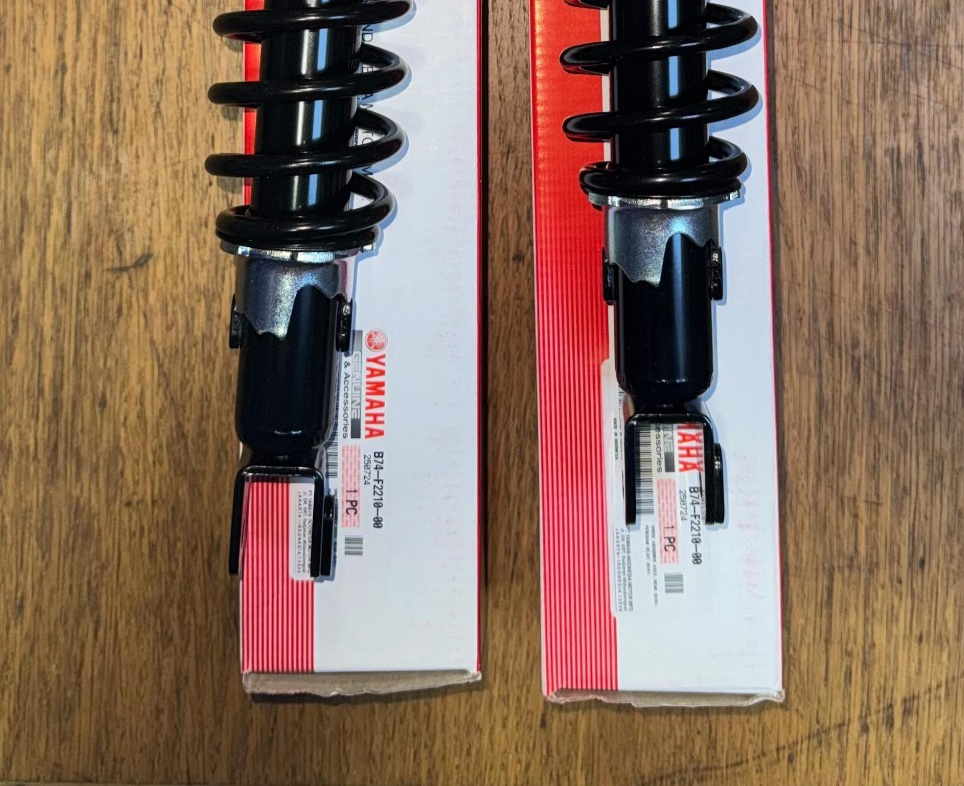 YAMAHA X-MAX CZD300 REAR SHOCK ABSORBER ASSY B74-F2210-00 R/L GENUINE NEW