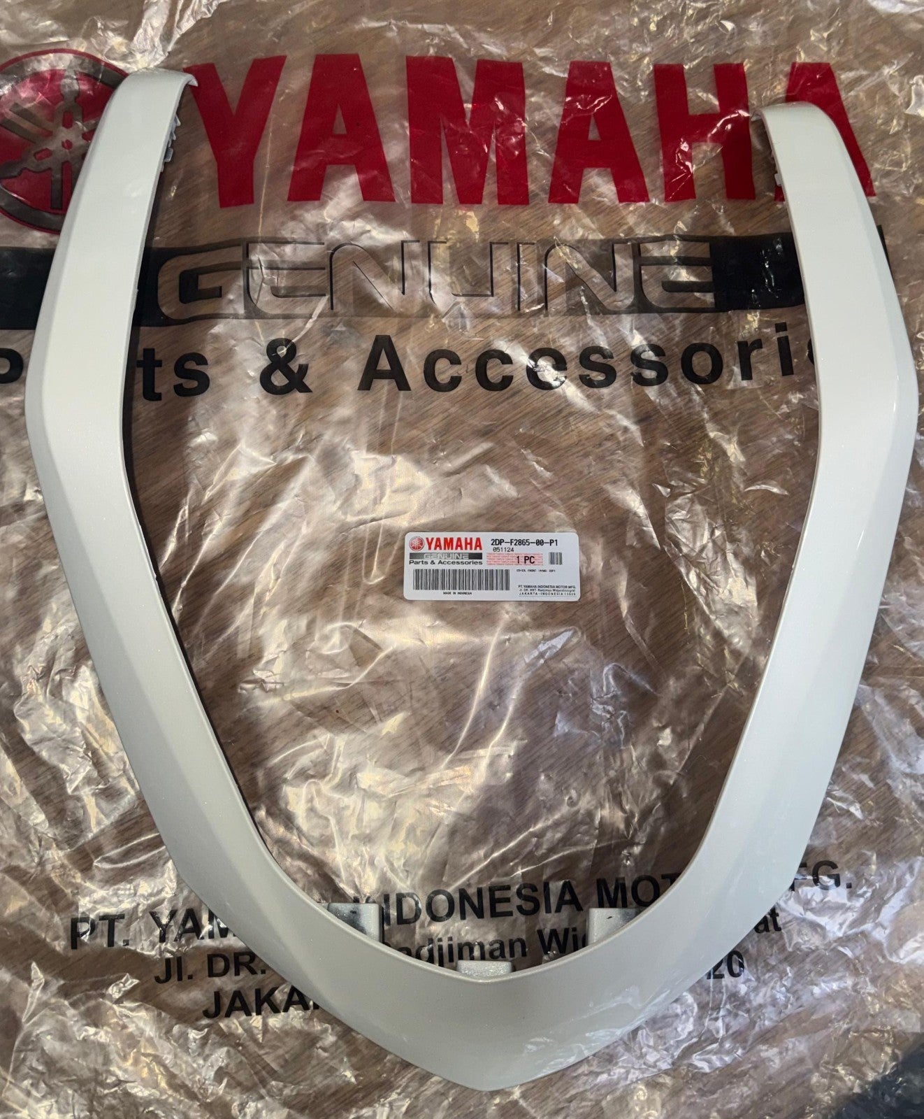Genuine YAMAHA Cover, Front, 2DP-F2865-00-P1 OEM GPD125-ANMAX GPD125 White