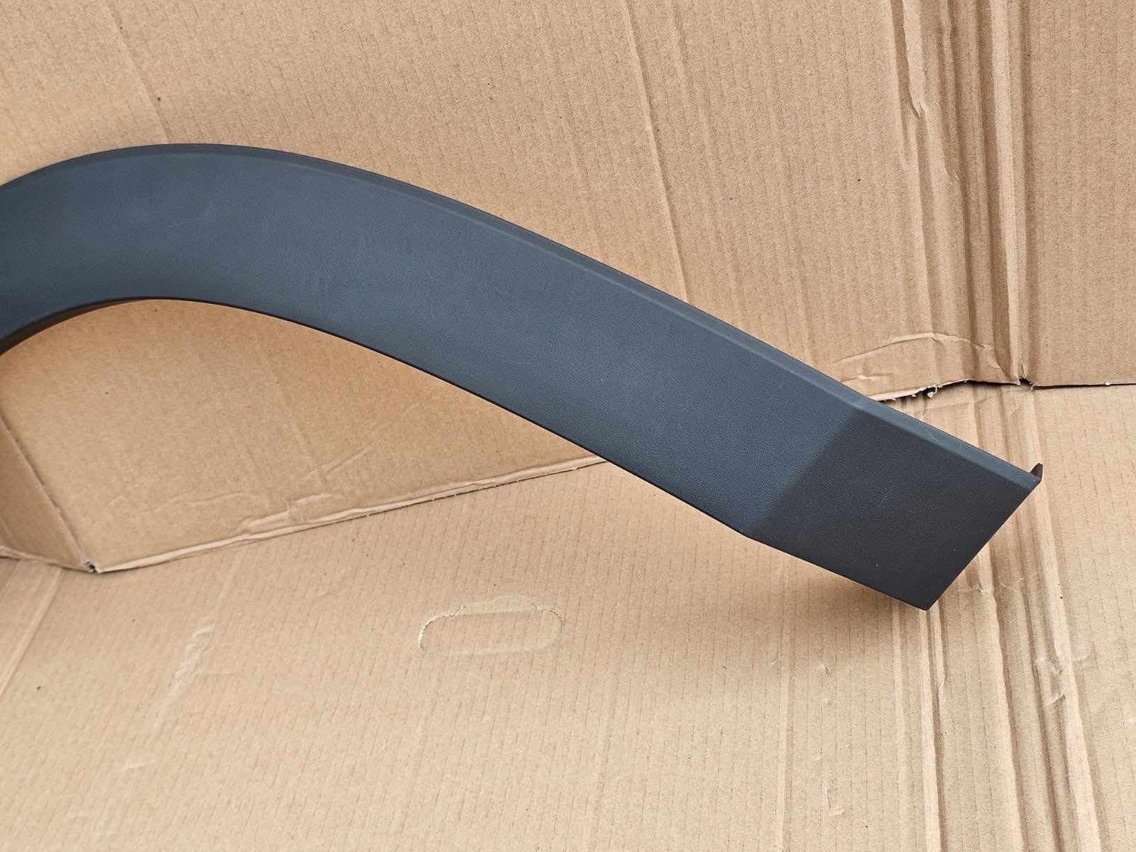 Maxus Deliver 9 Overfender Arch Front Right RH Front Piece  2020-2025 GENUINE