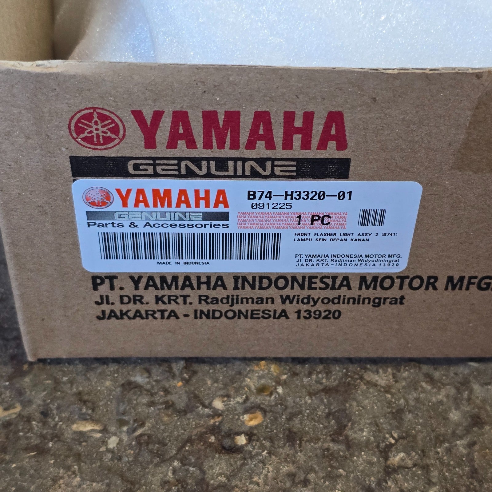Genuine Yamaha XMAX 300 Front Right Indicator - B74-H3320-01