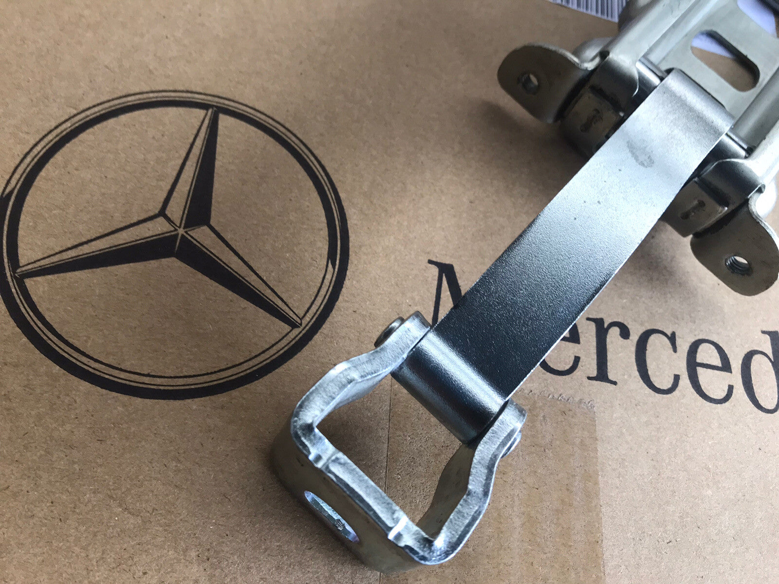 Genuine Mercedes Sprinter Front Door Hinge Left Or Right .   Fit  2006.2018
