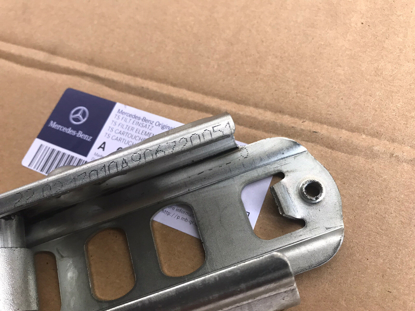 Genuine Mercedes Sprinter Front Door Hinge Left Or Right .   Fit  2006.2018