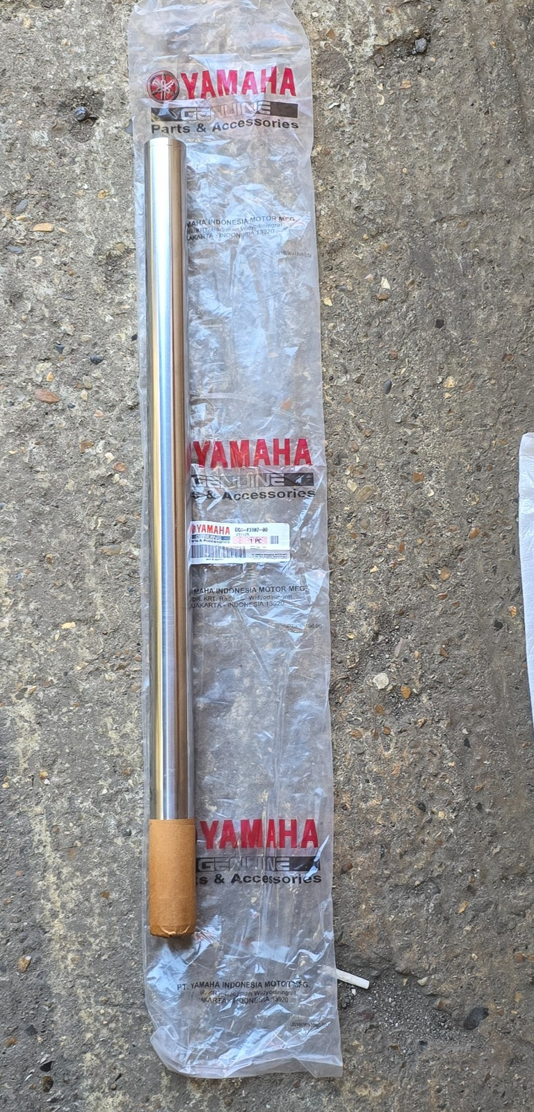 YAMAHA Outer Tube Comp. (r.h), 1SD-F3107-00 OEM YP400