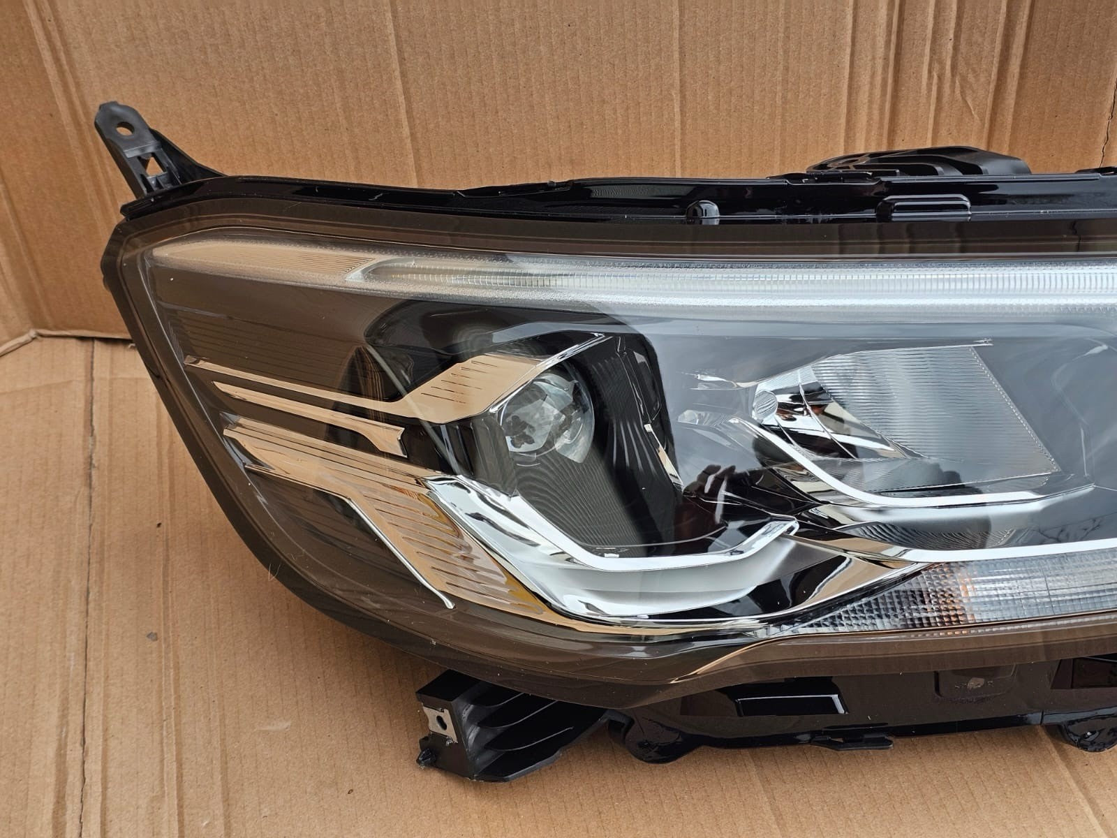 MAXUS Delivery 9 Headlamps / Head Lights Pair Left & Right ( Noon Led ) 2020 On