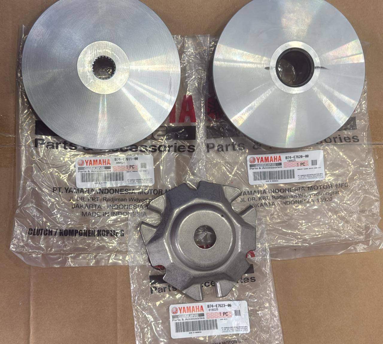 Genuine Yamaha  Drive Clutch Sheave CZD300 X-max 300 MWD300 2017-25 B74-E7620-00