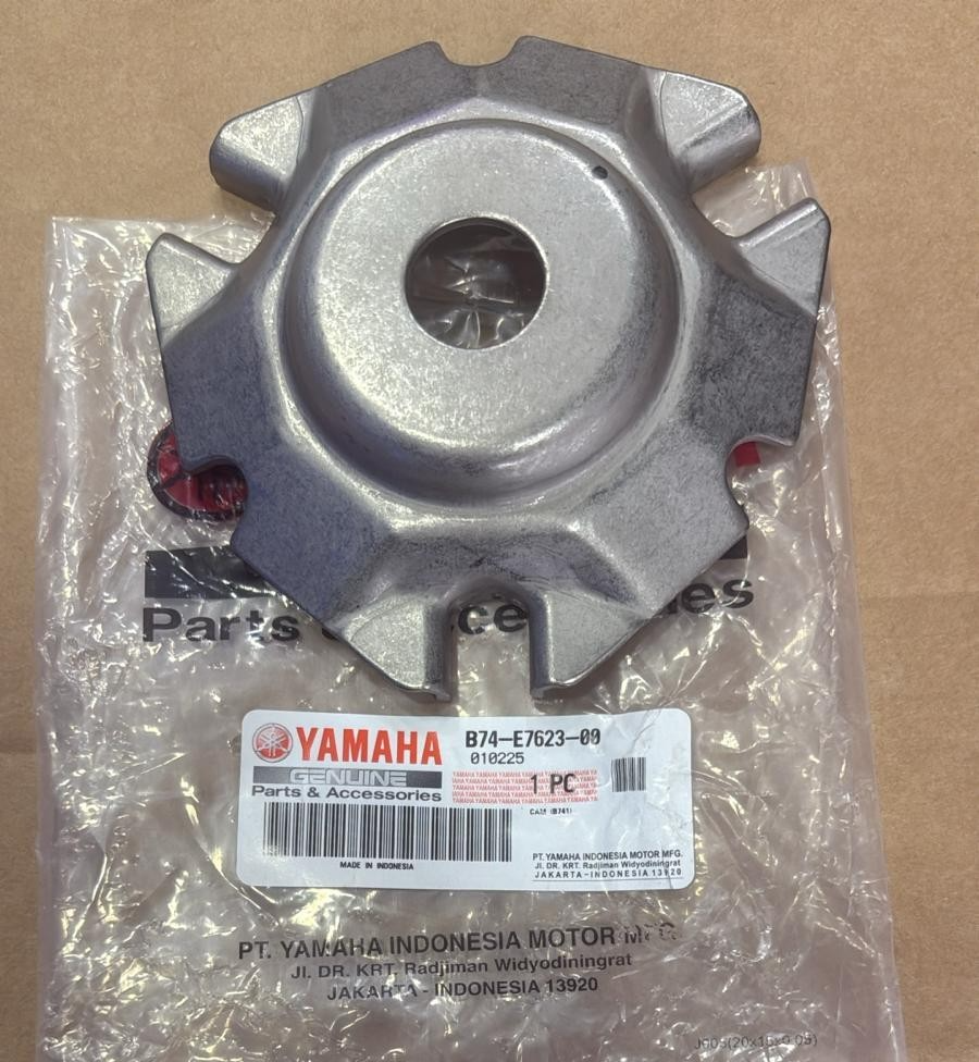 Genuine Yamaha  Drive Clutch Sheave CZD300 X-max 300 MWD300 2017-25 B74-E7620-00