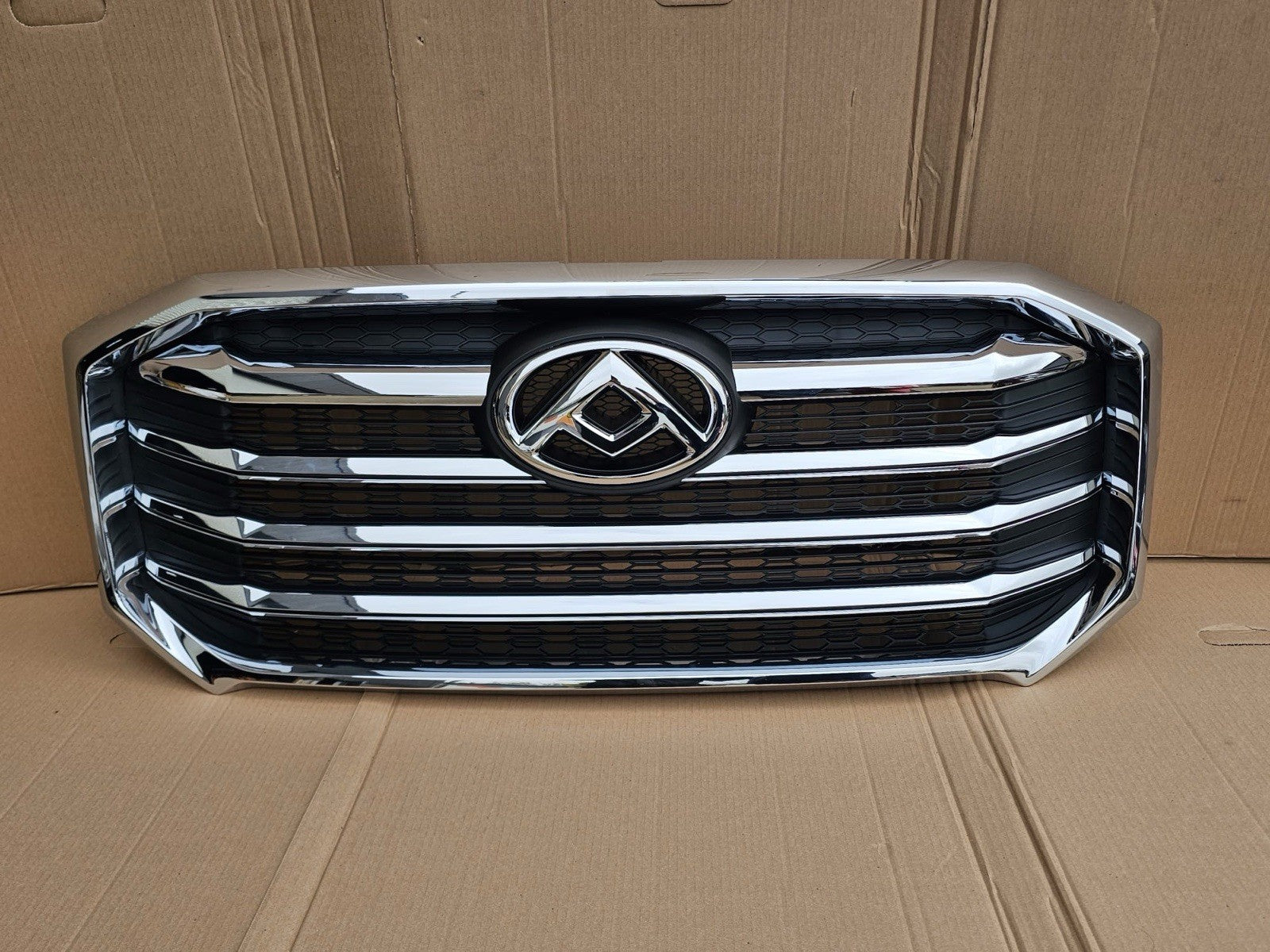 Maxus Delivery 9 Front Bumper Grill ( CROME ) 2019-2024