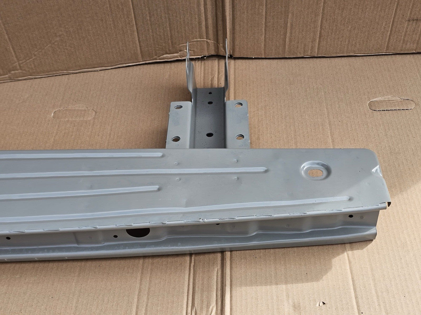 Maxus Deliver 9 Rear Step Bar 2020-2025 High Quality