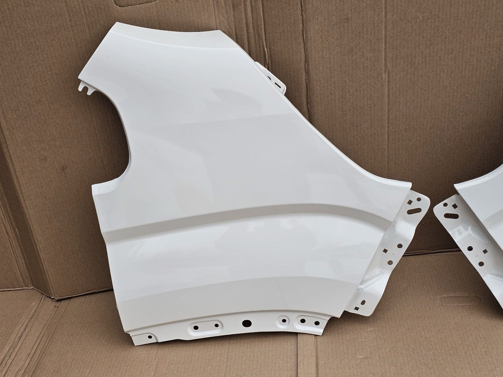 MAXUS DELIVER 9 Front Wings L&R  & Trim ( New & Painted Ready ) 2020