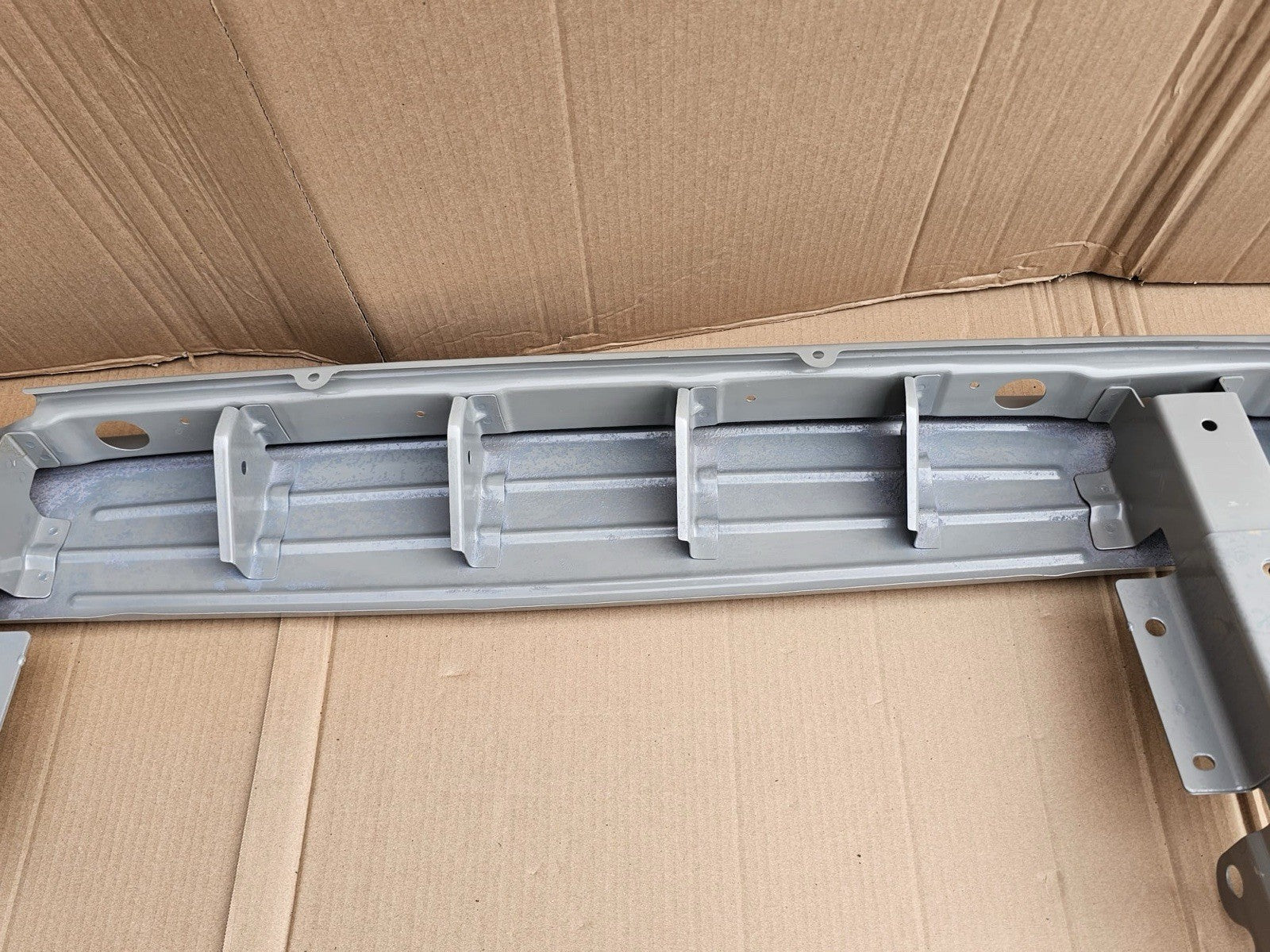 Maxus Deliver 9 Rear Step Bar 2020-2025 High Quality